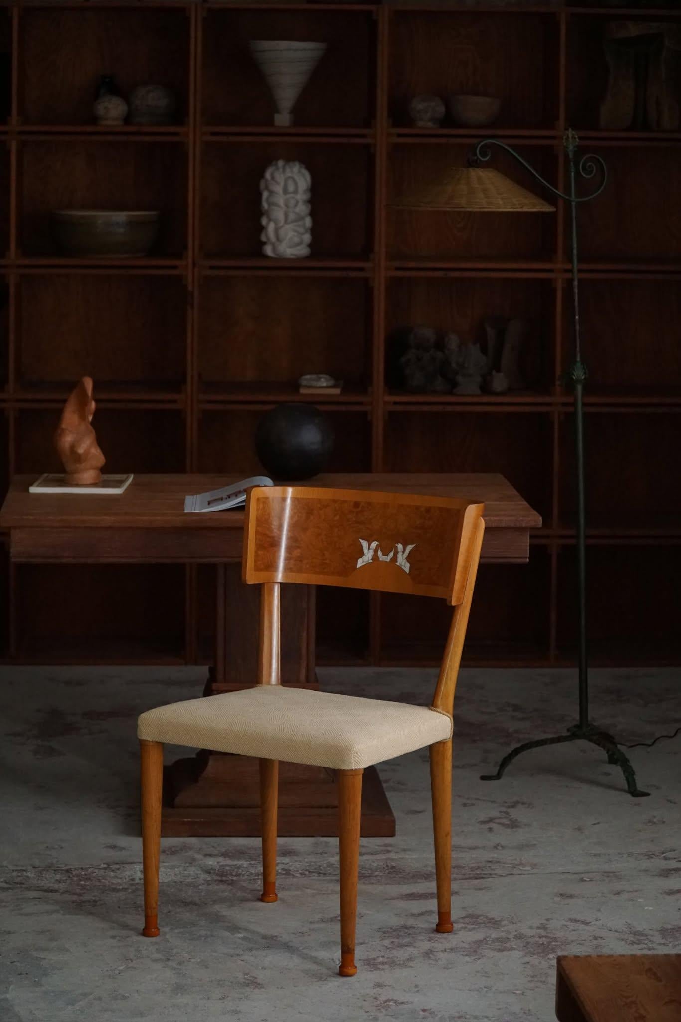 Swedish Art Deco, Set of 4 Klismos Chairs in Birch & Elm, Griffin Inlays, 1930s For Sale 14