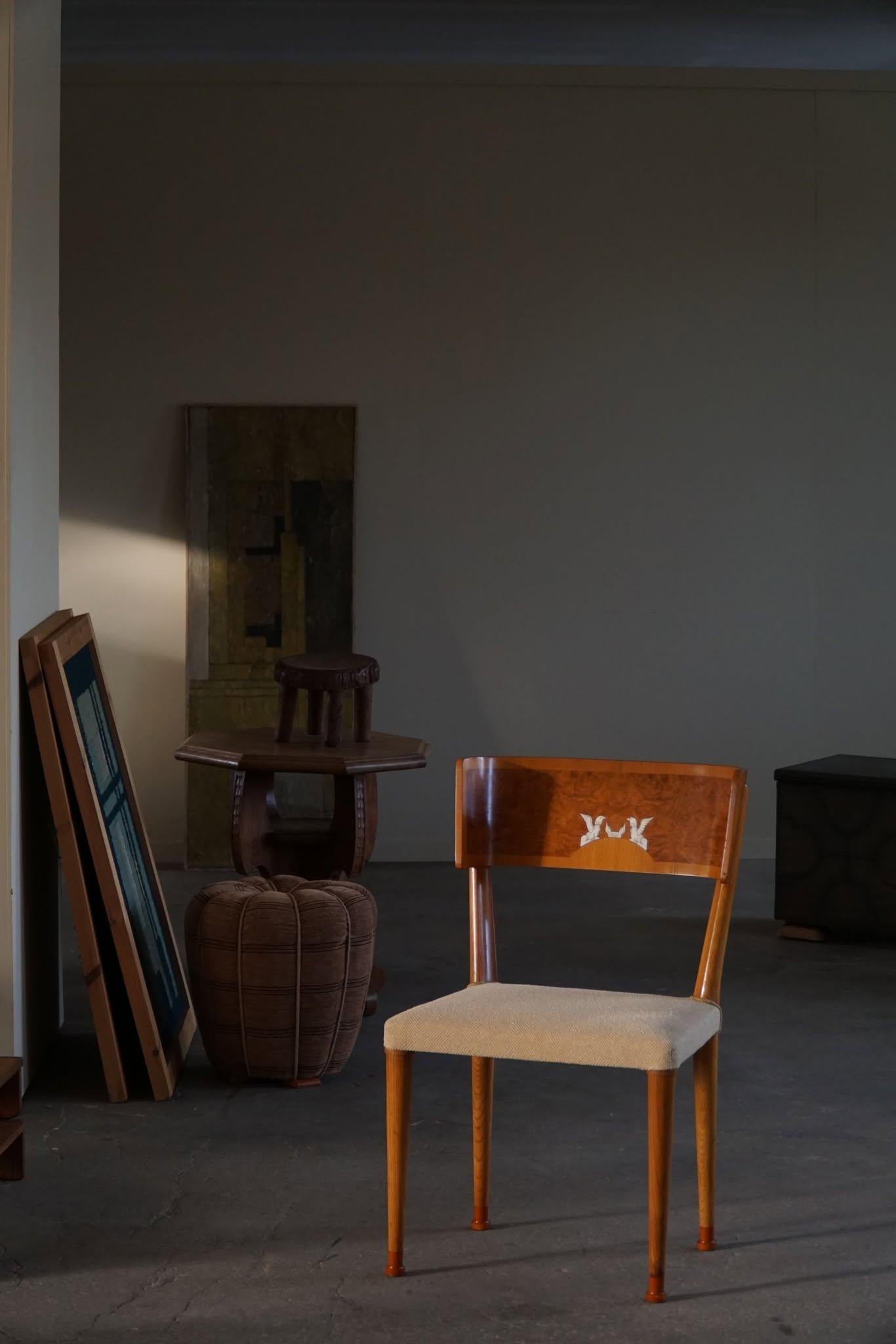 Gustavian Swedish Art Deco, Set of 4 Klismos Chairs in Birch & Elm, Griffin Inlays, 1930s For Sale