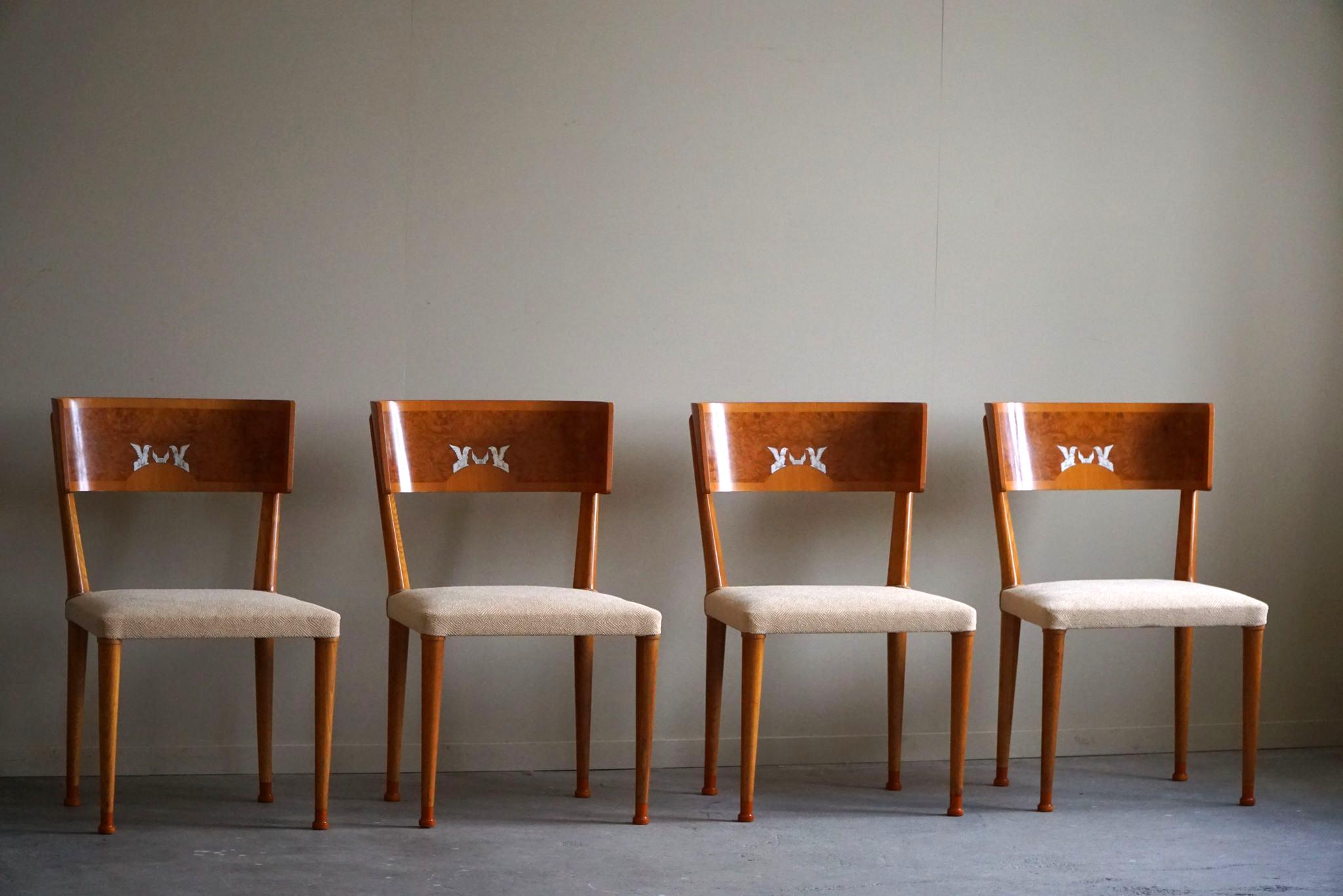 Swedish Art Deco, Set of 4 Klismos Chairs in Birch & Elm, Griffin Inlays, 1930s For Sale 2