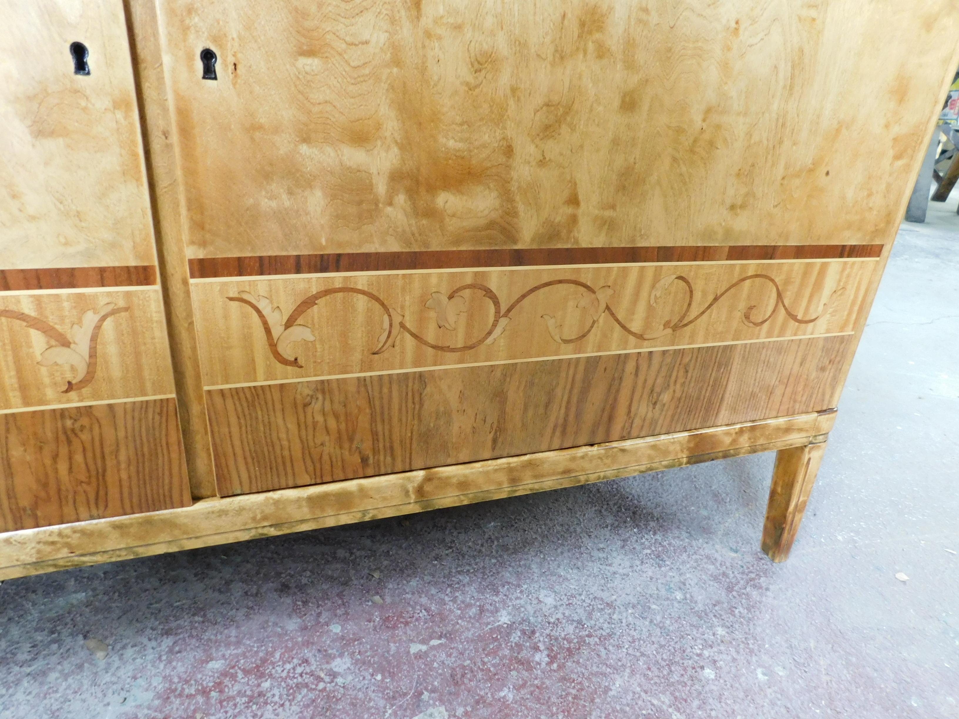 Swedish Art Deco Sideboard Cabinet in Golden Birch with Rosewood Inlay, 1930s For Sale 1
