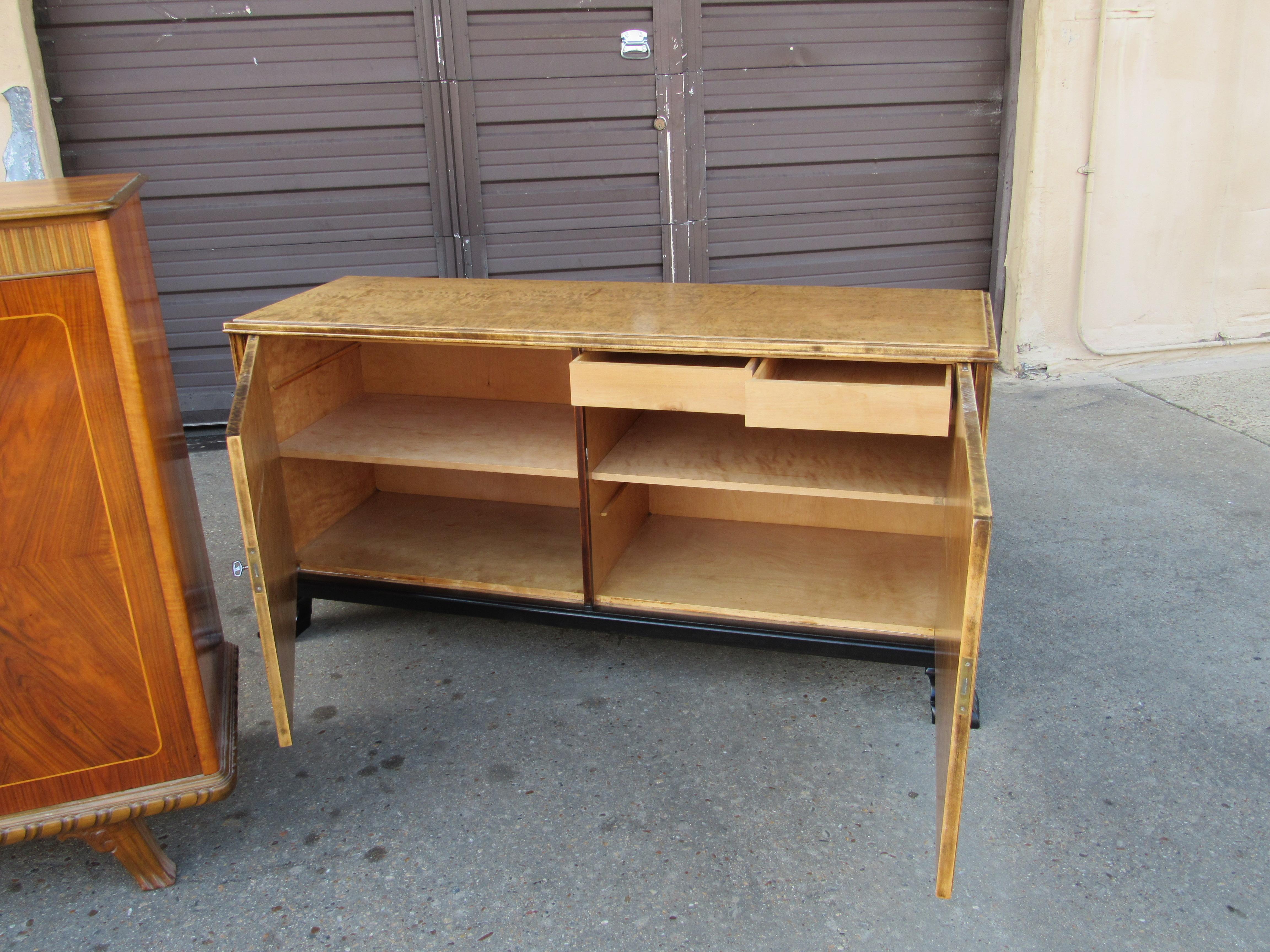 Swedish Art Deco Sideboard/Cabinet in Golden Flame Birch and Rosewood circa 1930 For Sale 3