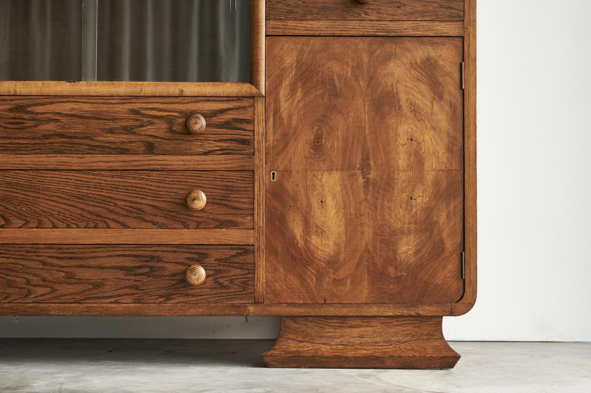 Buffet suédois Art Déco en chêne des années 1940 en vente 3