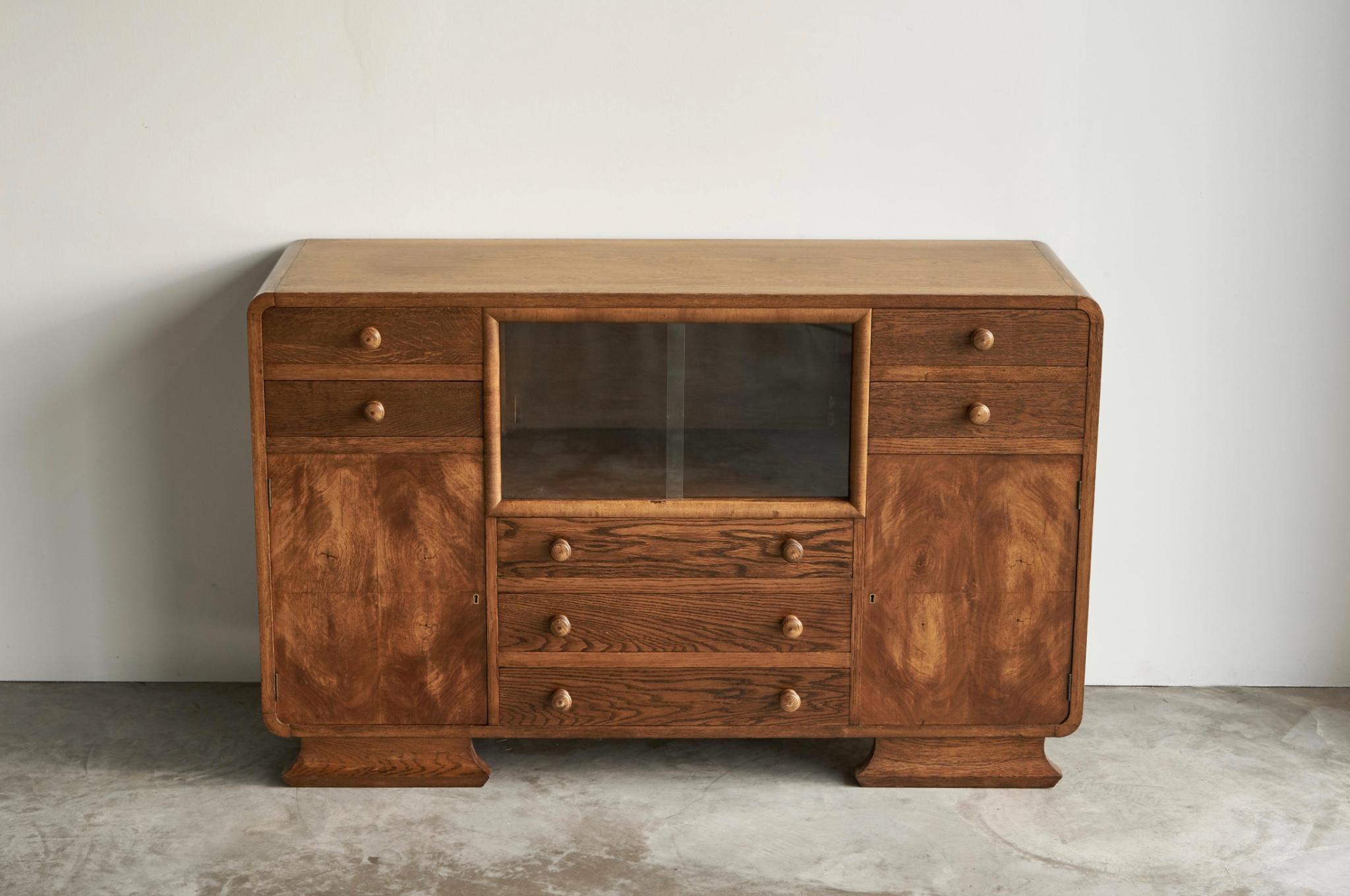 Buffet suédois Art Déco en chêne des années 1940 en vente 4