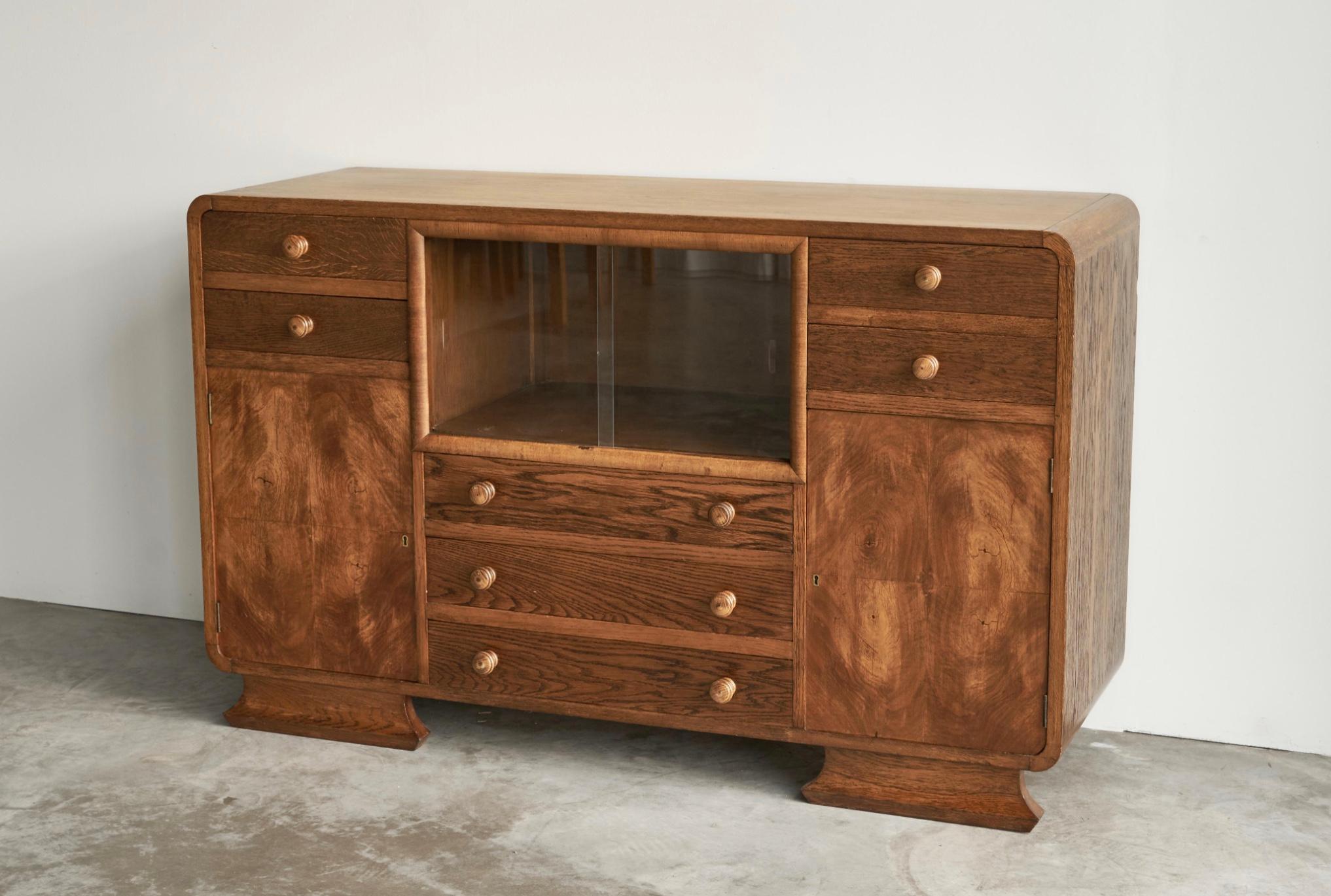 Buffet suédois Art Déco en chêne des années 1940 en vente 5
