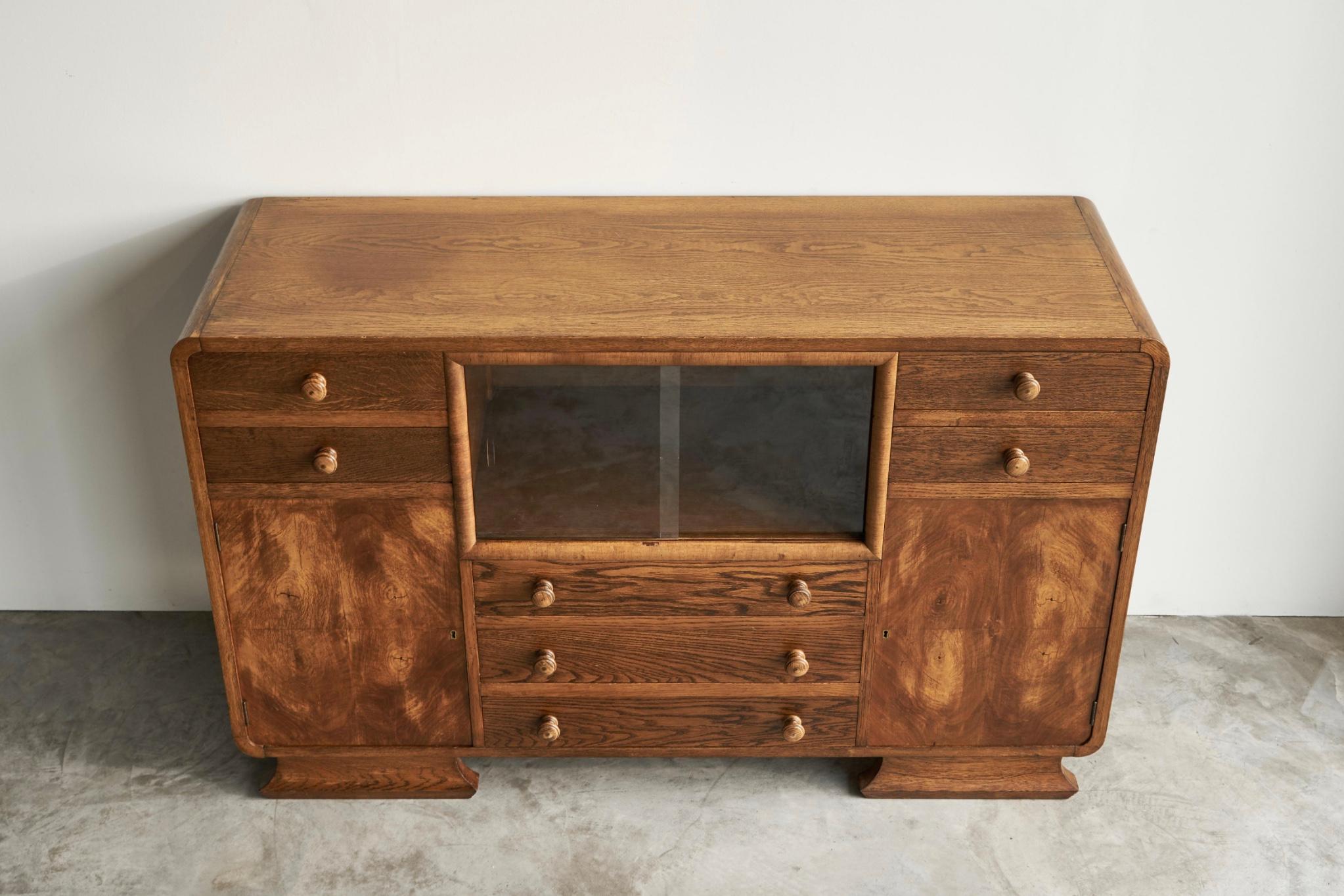 Fait main Buffet suédois Art Déco en chêne des années 1940 en vente