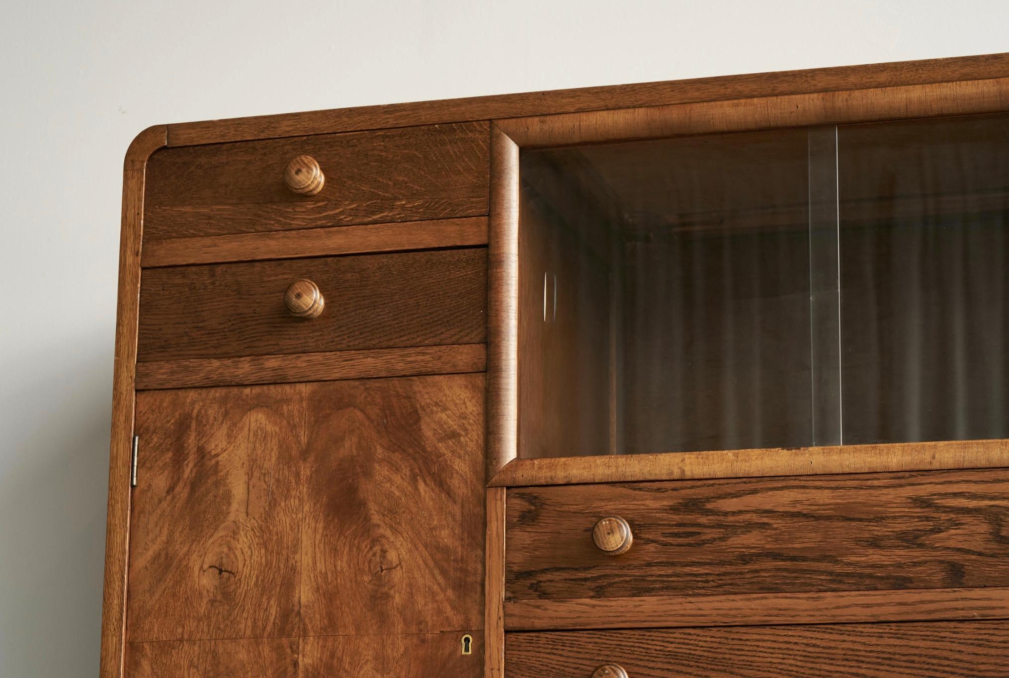 Buffet suédois Art Déco en chêne des années 1940 Bon état - En vente à Meer, VAN