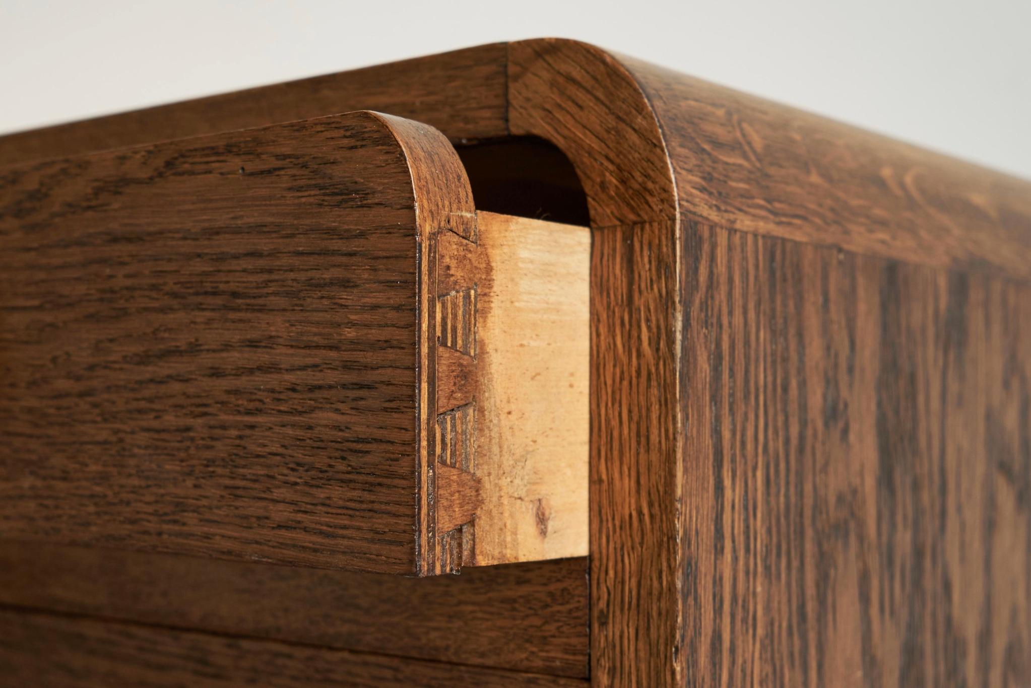 20ième siècle Buffet suédois Art Déco en chêne des années 1940 en vente