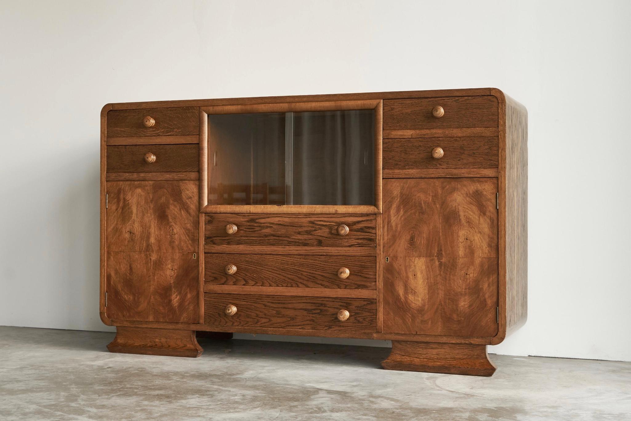 Chêne Buffet suédois Art Déco en chêne des années 1940 en vente