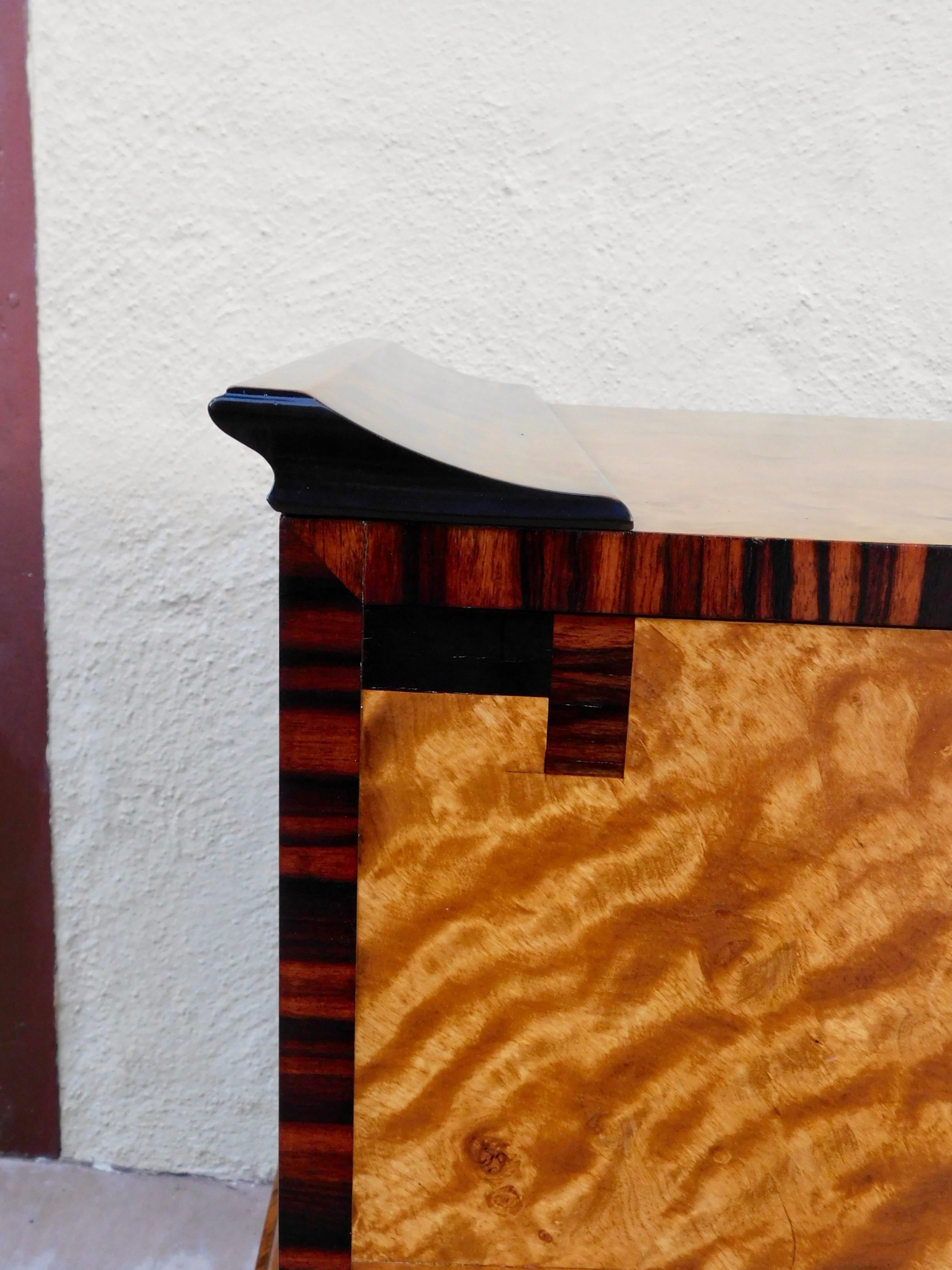 Swedish Art Deco Sizeboard in Golden Flame Birch/Rosewood with Bakelite Handles (Birke)