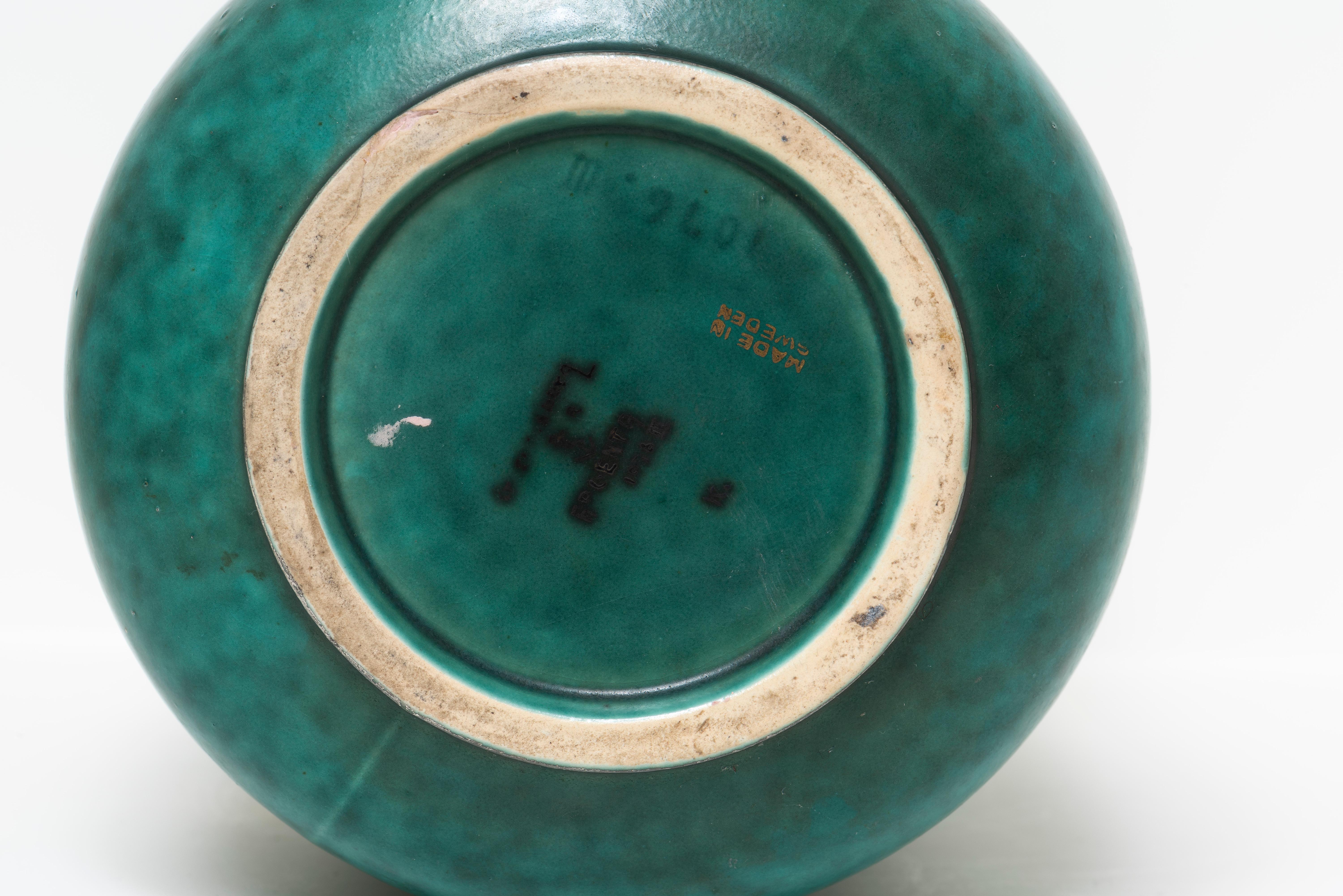 Schwedische Vase aus Steingut und Silberintarsien im Art déco-Stil, 1940er Jahre (20. Jahrhundert) im Angebot
