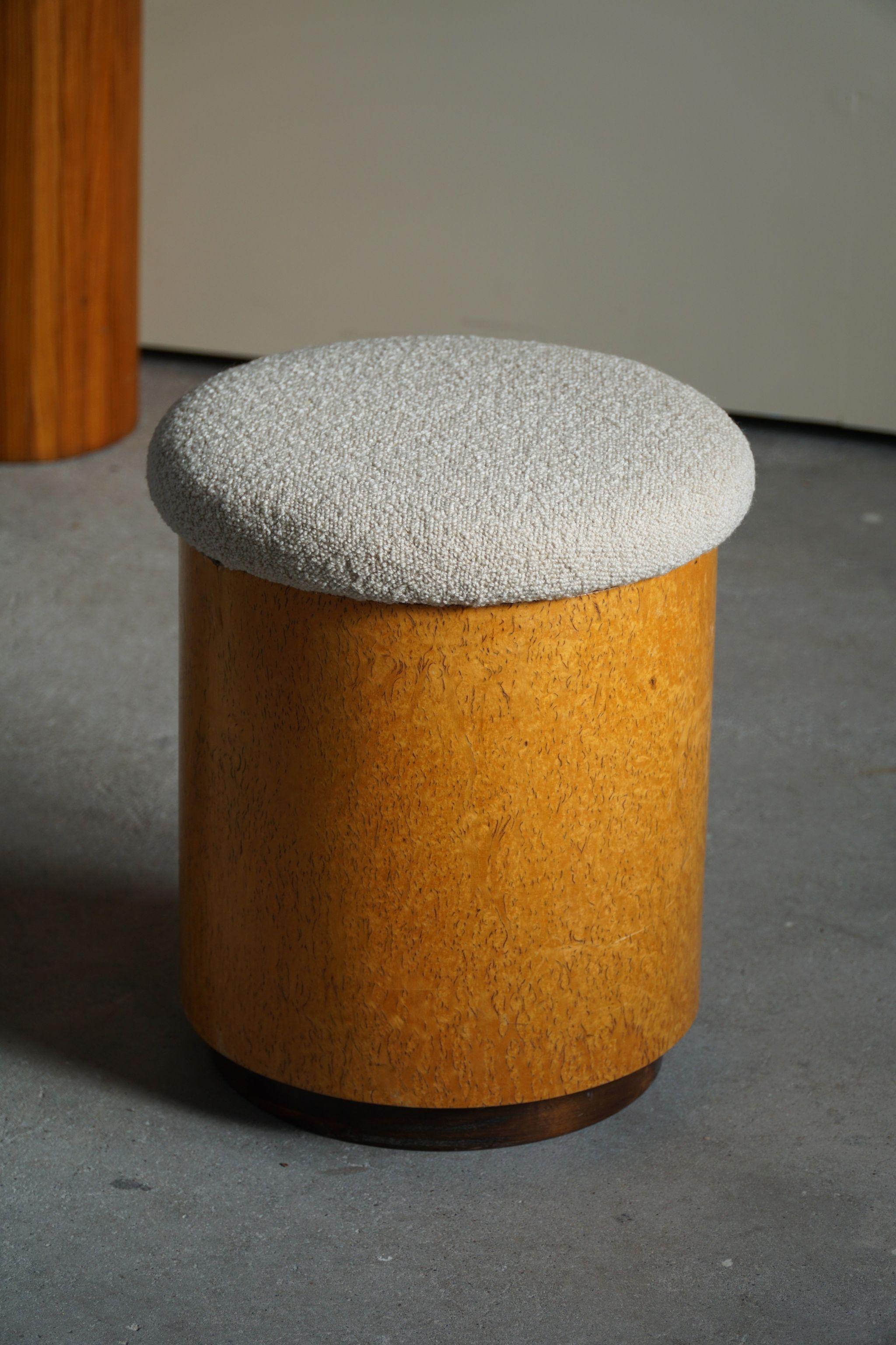 Swedish Art Deco Stool in Burl Wood, Reupholstered, Made in the Early 20th C In Good Condition In Odense, DK