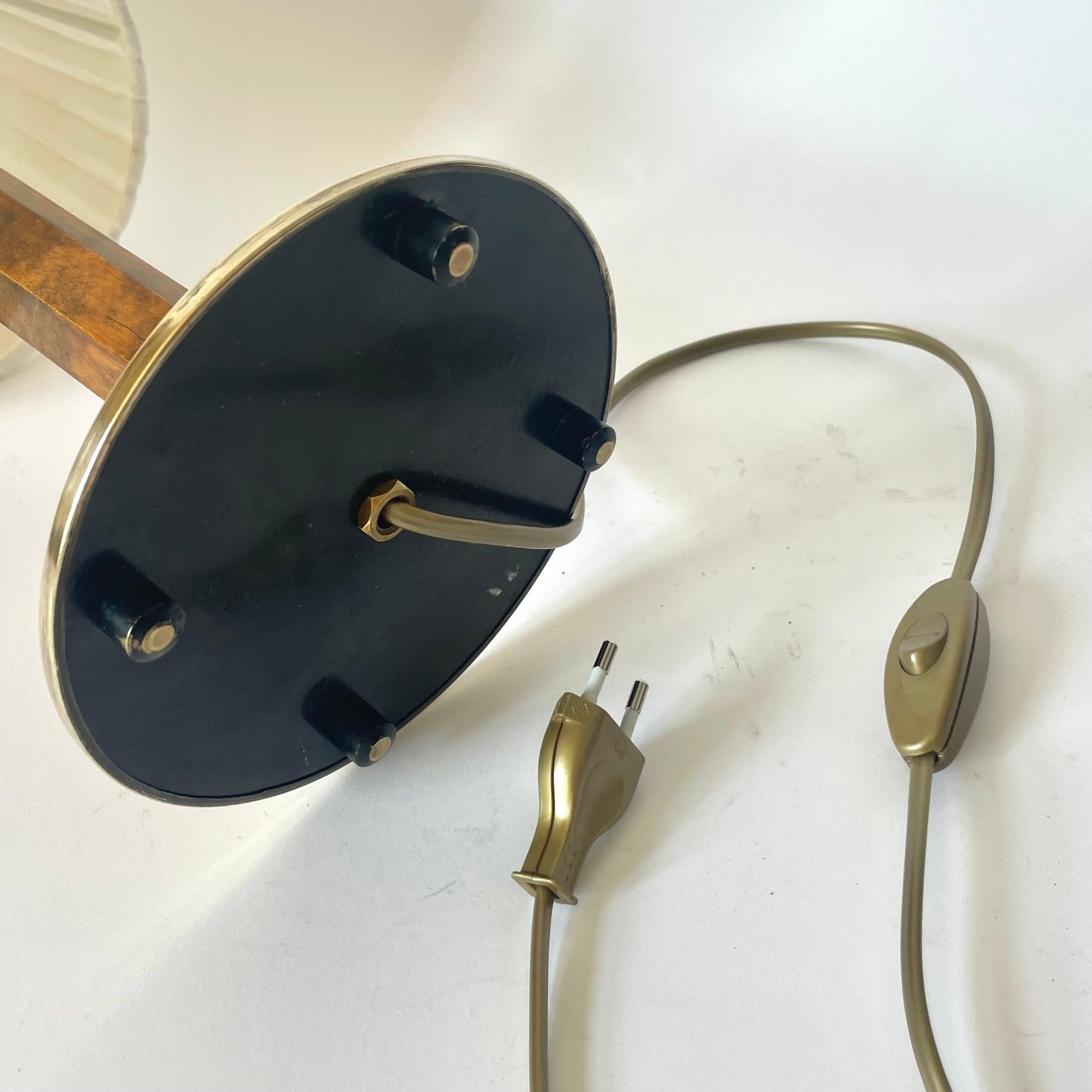 Schwedische Art Deco Tischlampe aus Messing und geflammter Birke, 1930er Jahre im Angebot 4