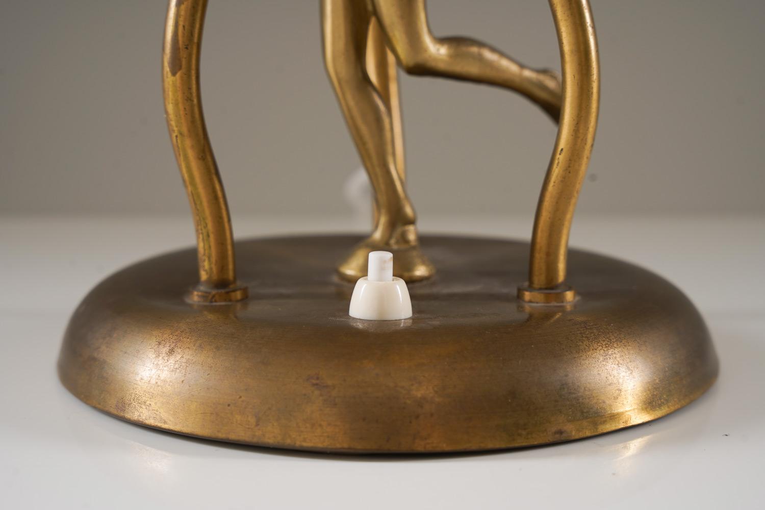 Suédois Lampe de table Art déco suédoise en laiton en vente