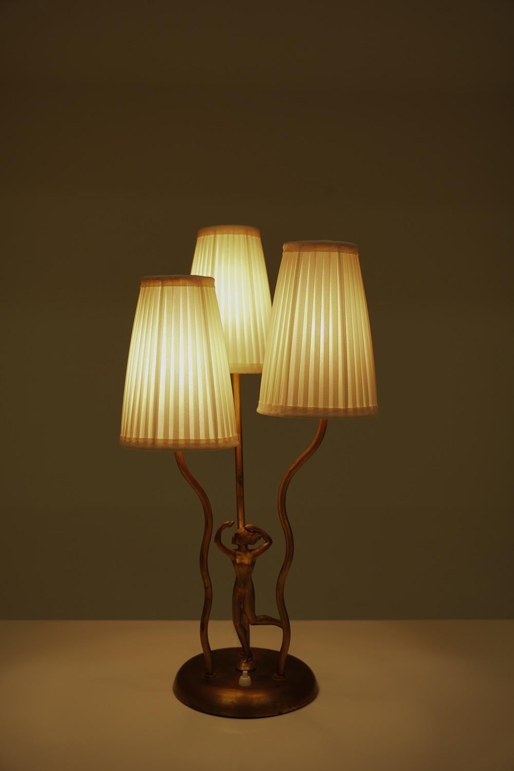 20ième siècle Lampe de table Art déco suédoise en laiton en vente