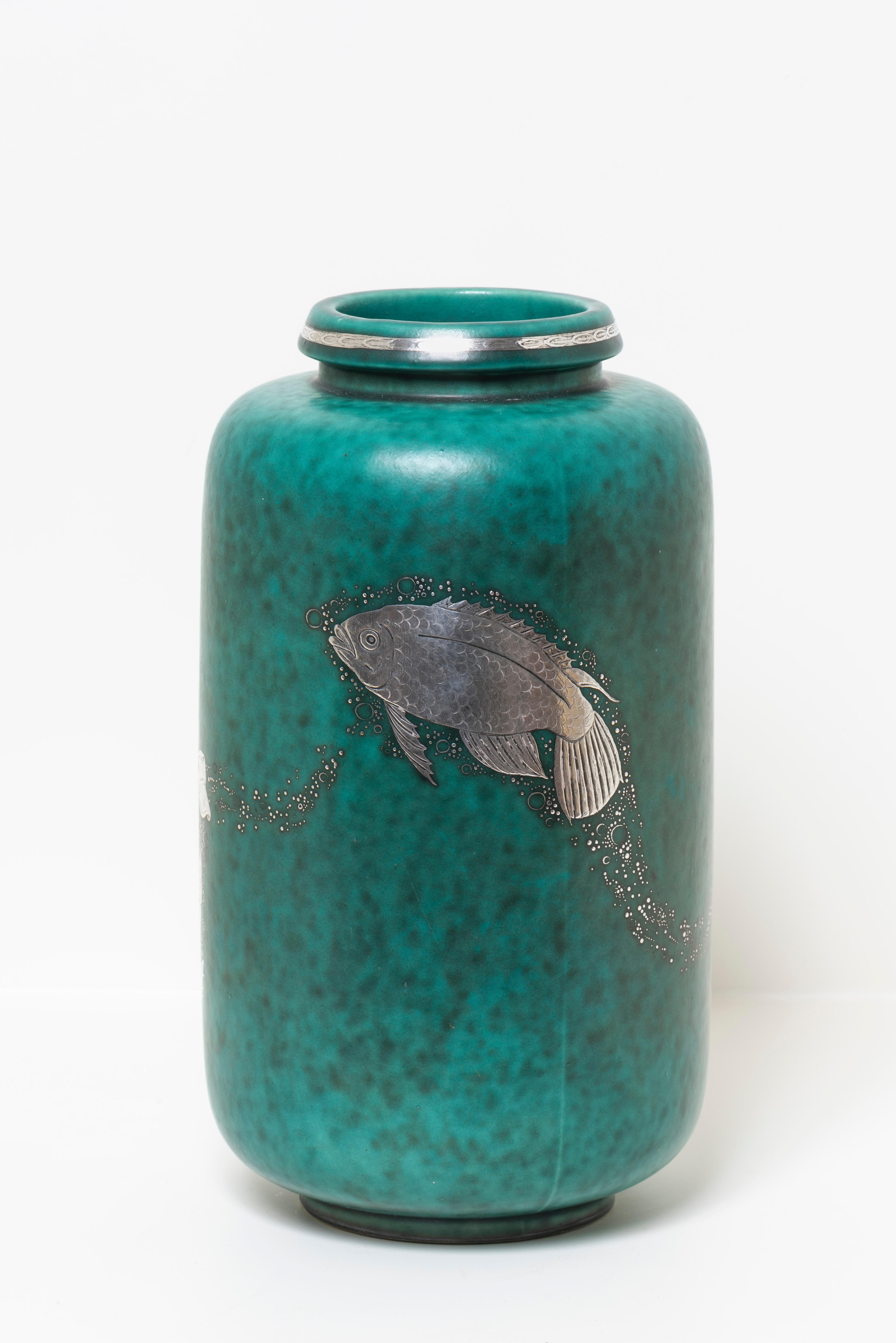 Art déco Vase Art Déco suédois à trois poissons aigues-marines en argent sterling, années 1940 en vente