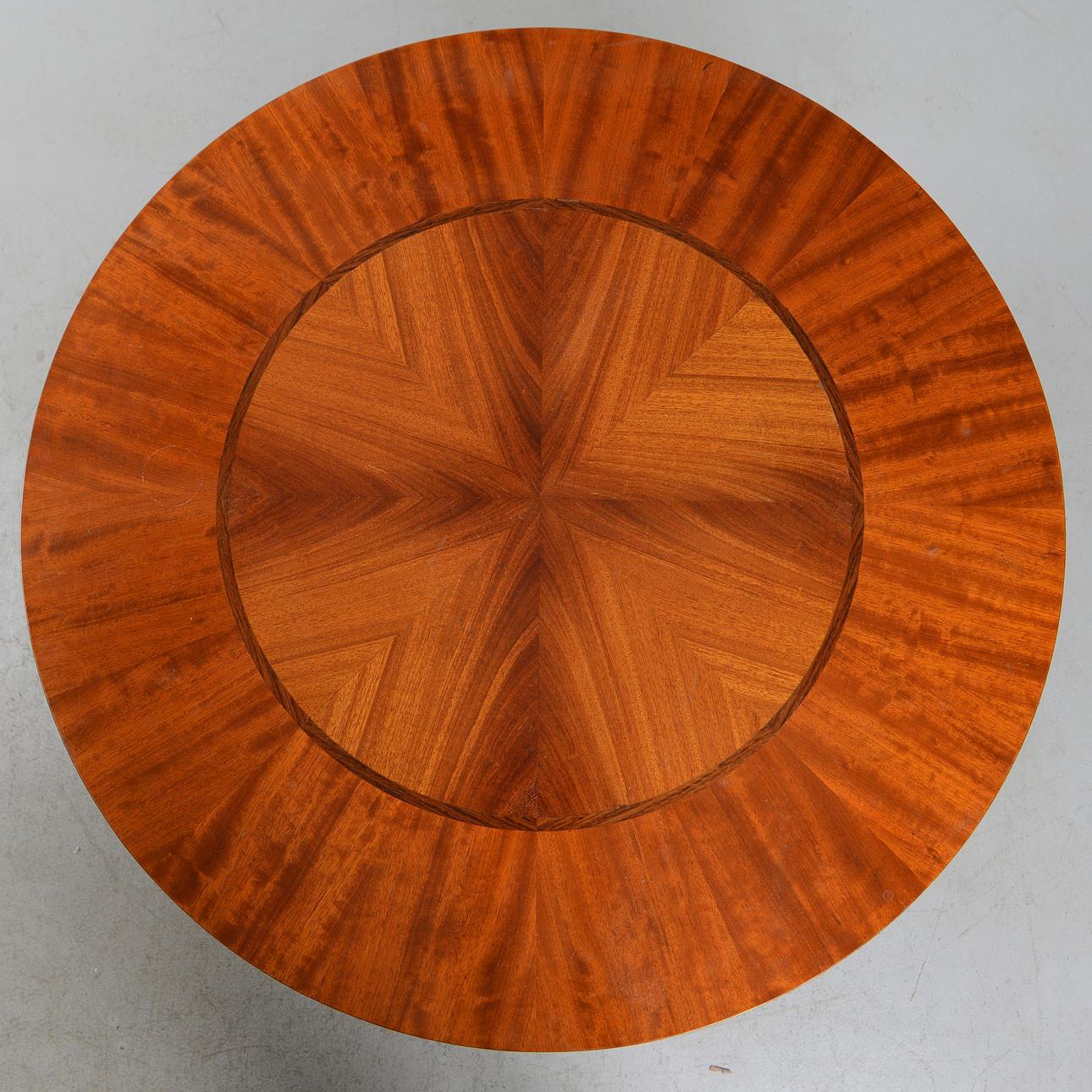 Mesa redonda sueca Art Déco de nogal y caoba de Reimers Mjölby, años 20 Sueco en venta