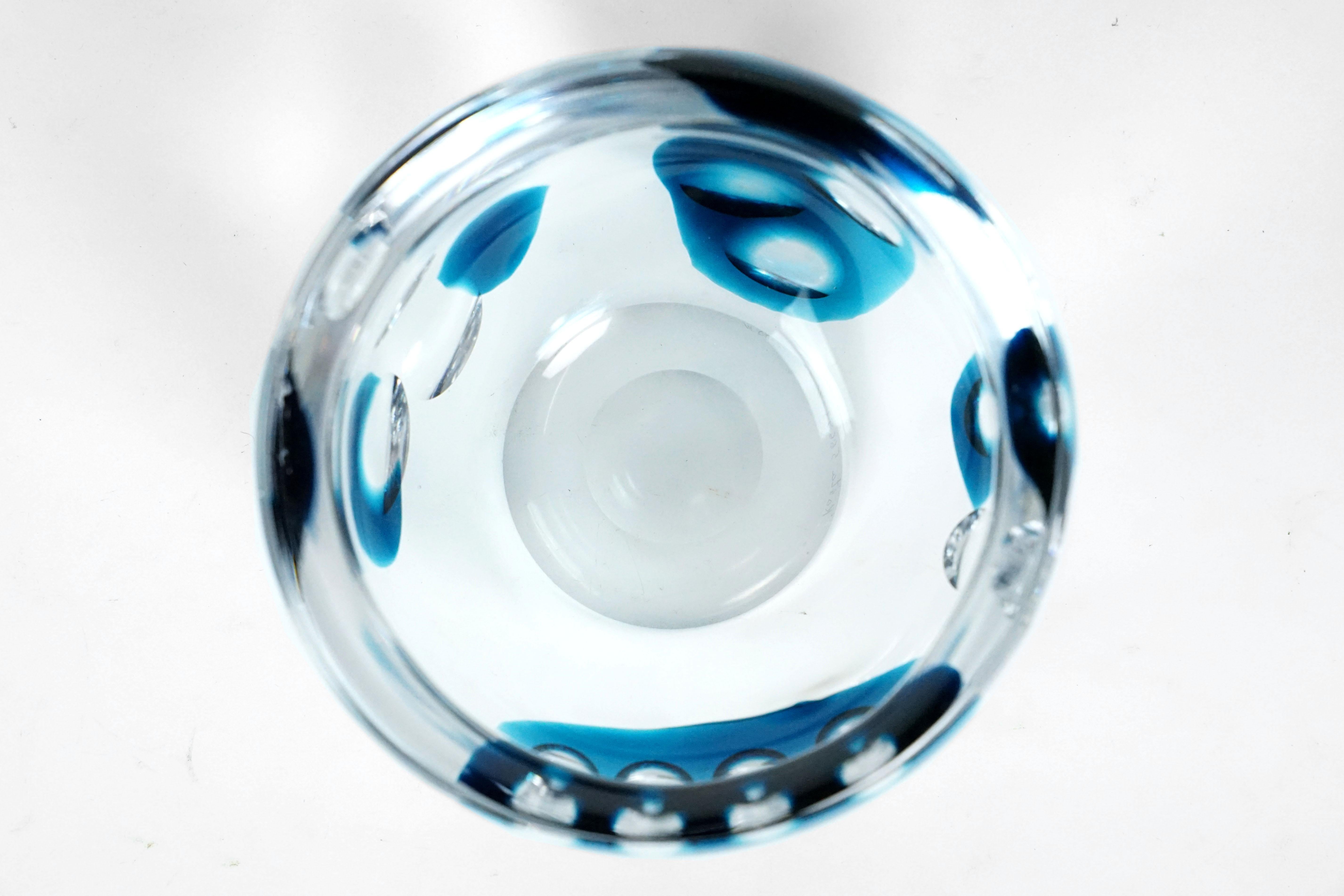 Swedish Art Glass Bowl by Vicke Lindstrand for Kosta Glasbruk In Good Condition For Sale In Vienna, Austria