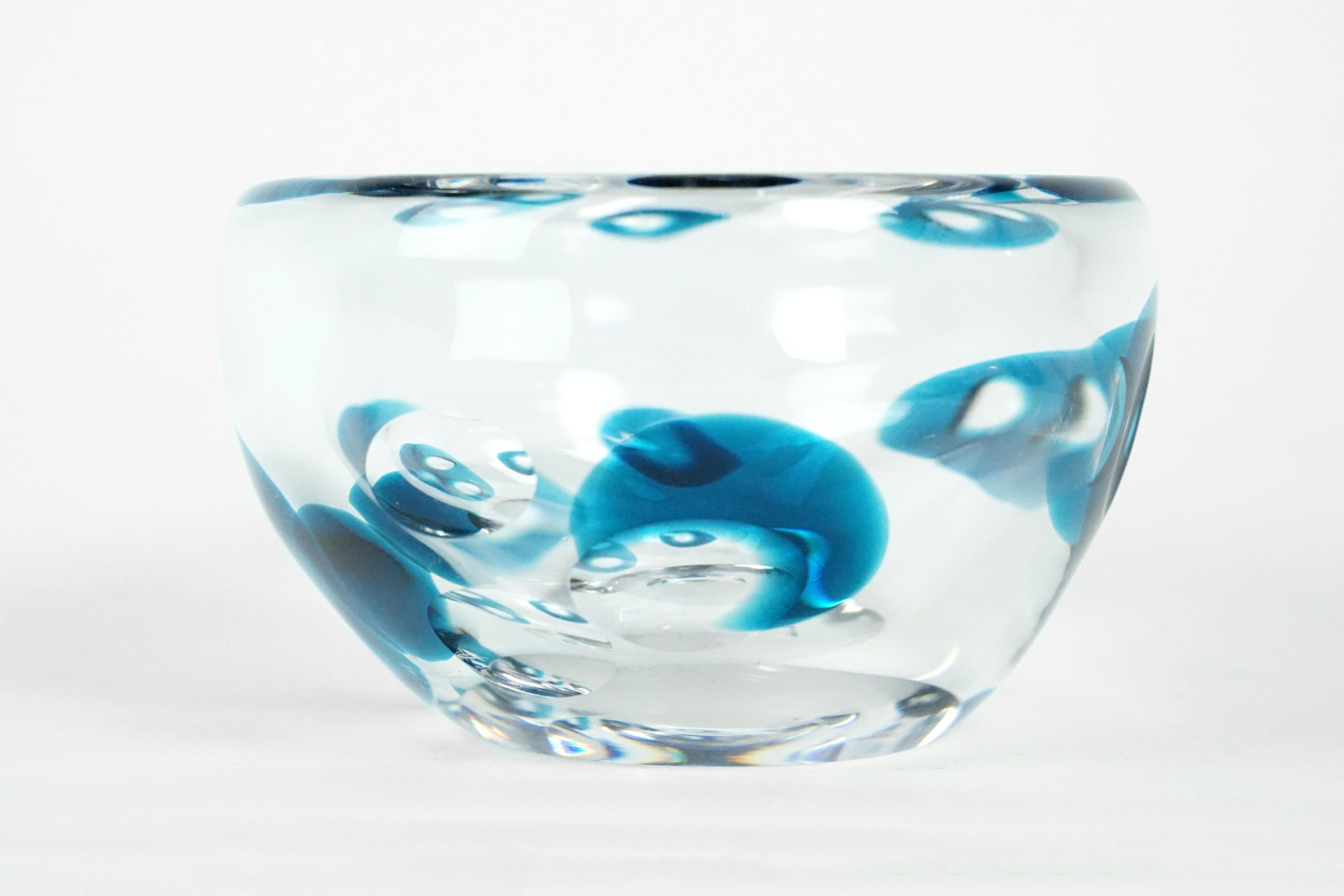 20th Century Swedish Art Glass Bowl by Vicke Lindstrand for Kosta Glasbruk For Sale