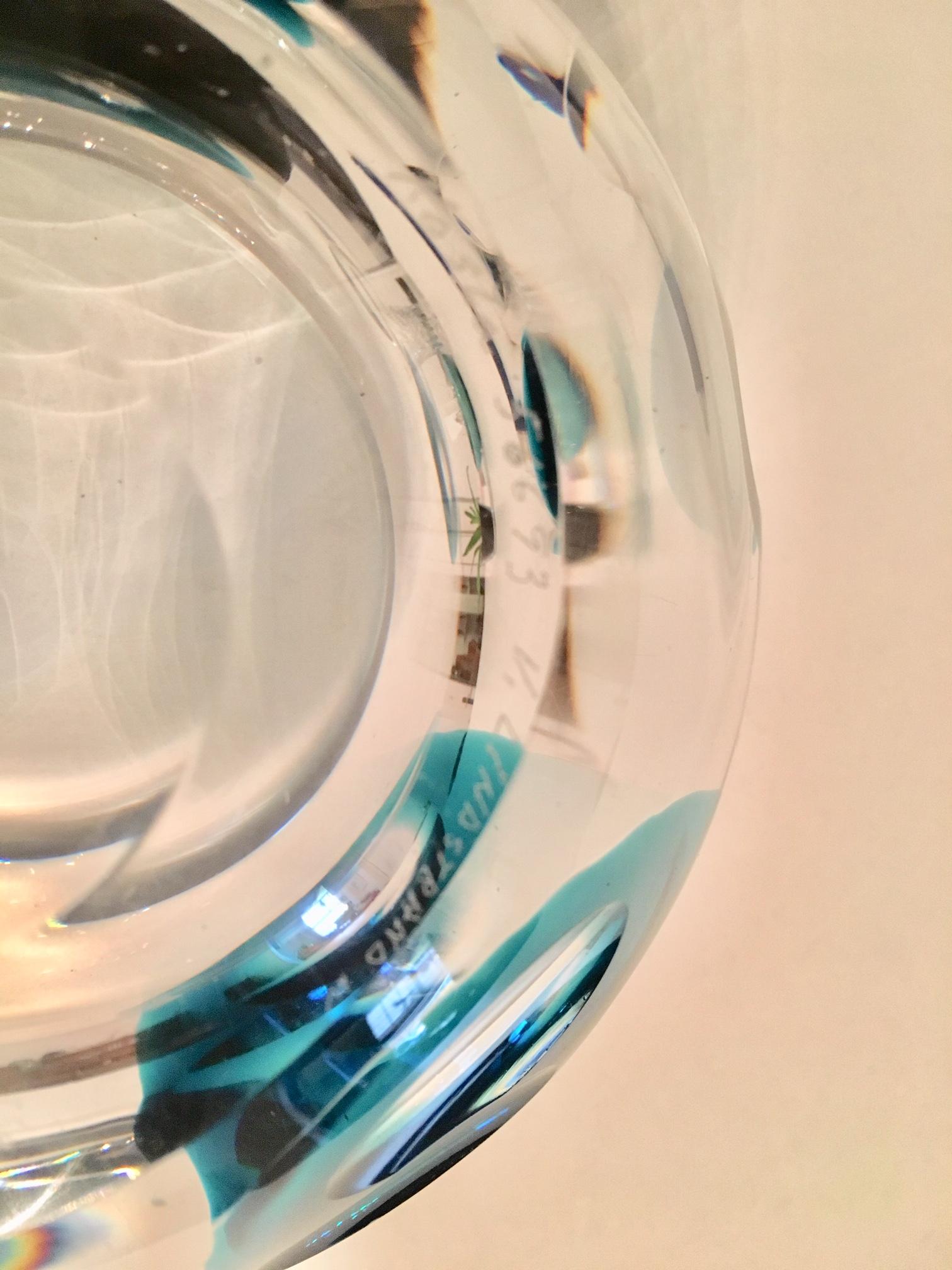 Swedish Art Glass Bowl by Vicke Lindstrand for Kosta Glasbruk For Sale 1