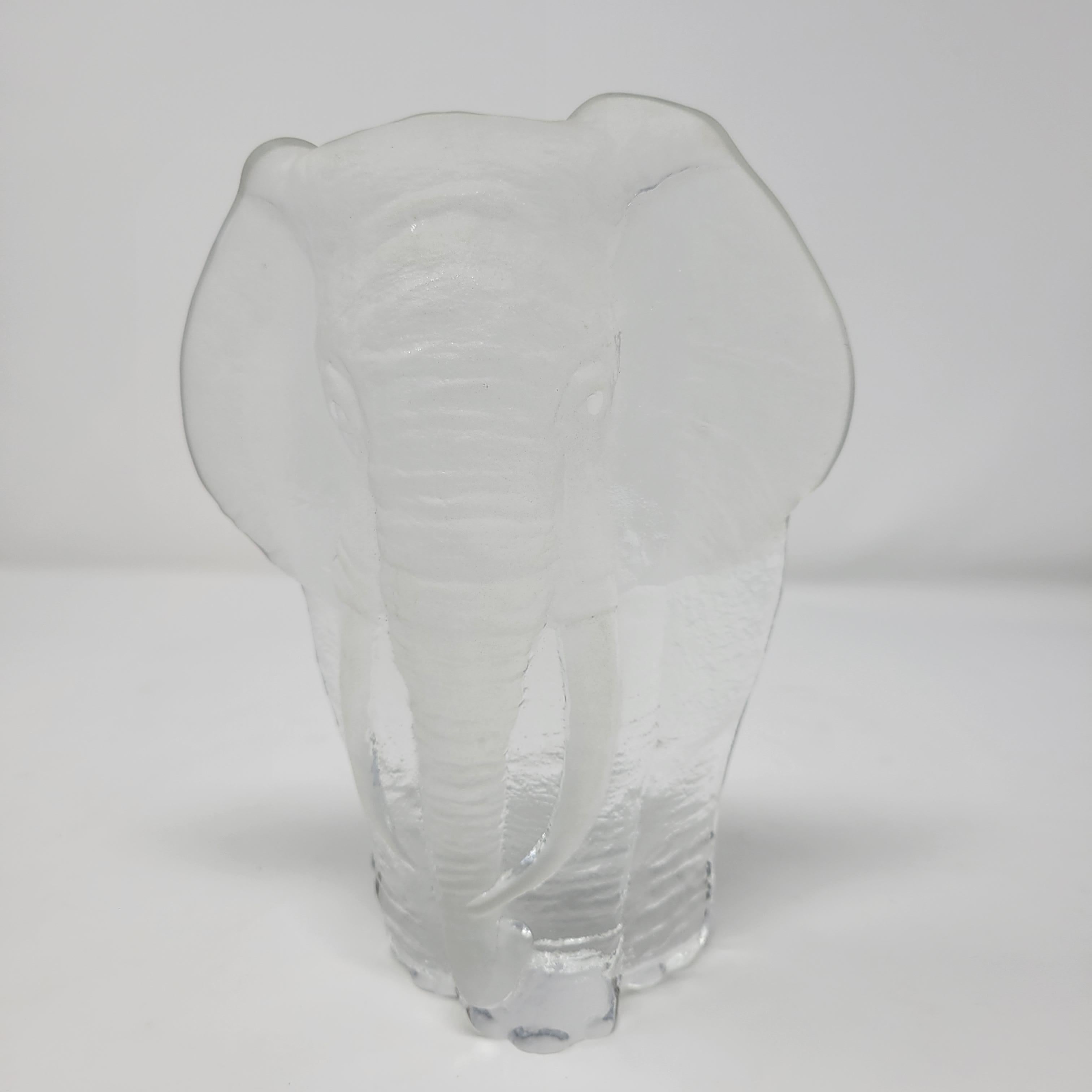 Swedish art glass Elefant (20. Jahrhundert) im Angebot