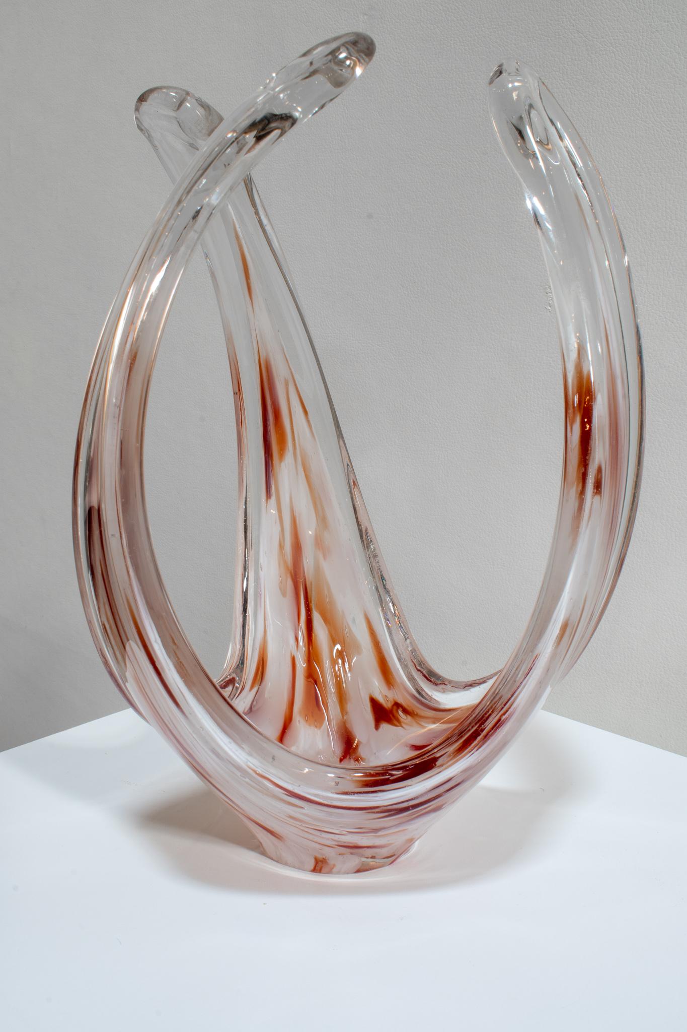 Milieu du XXe siècle Vase sculptural en verre d'art suédois de forme libre en vente