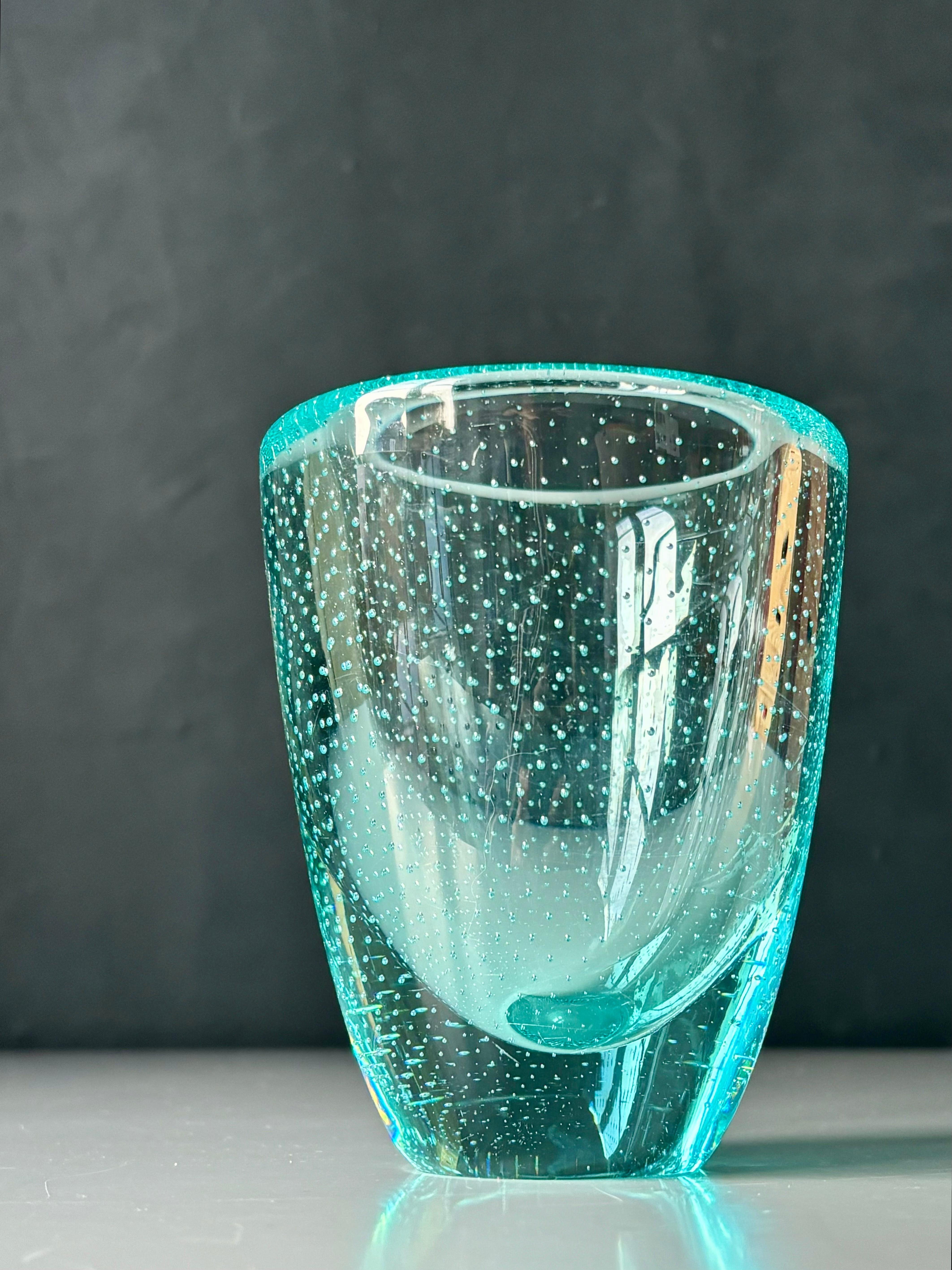 Scandinave moderne Vase à bulles en verre d'art suédois, années 1950 en vente