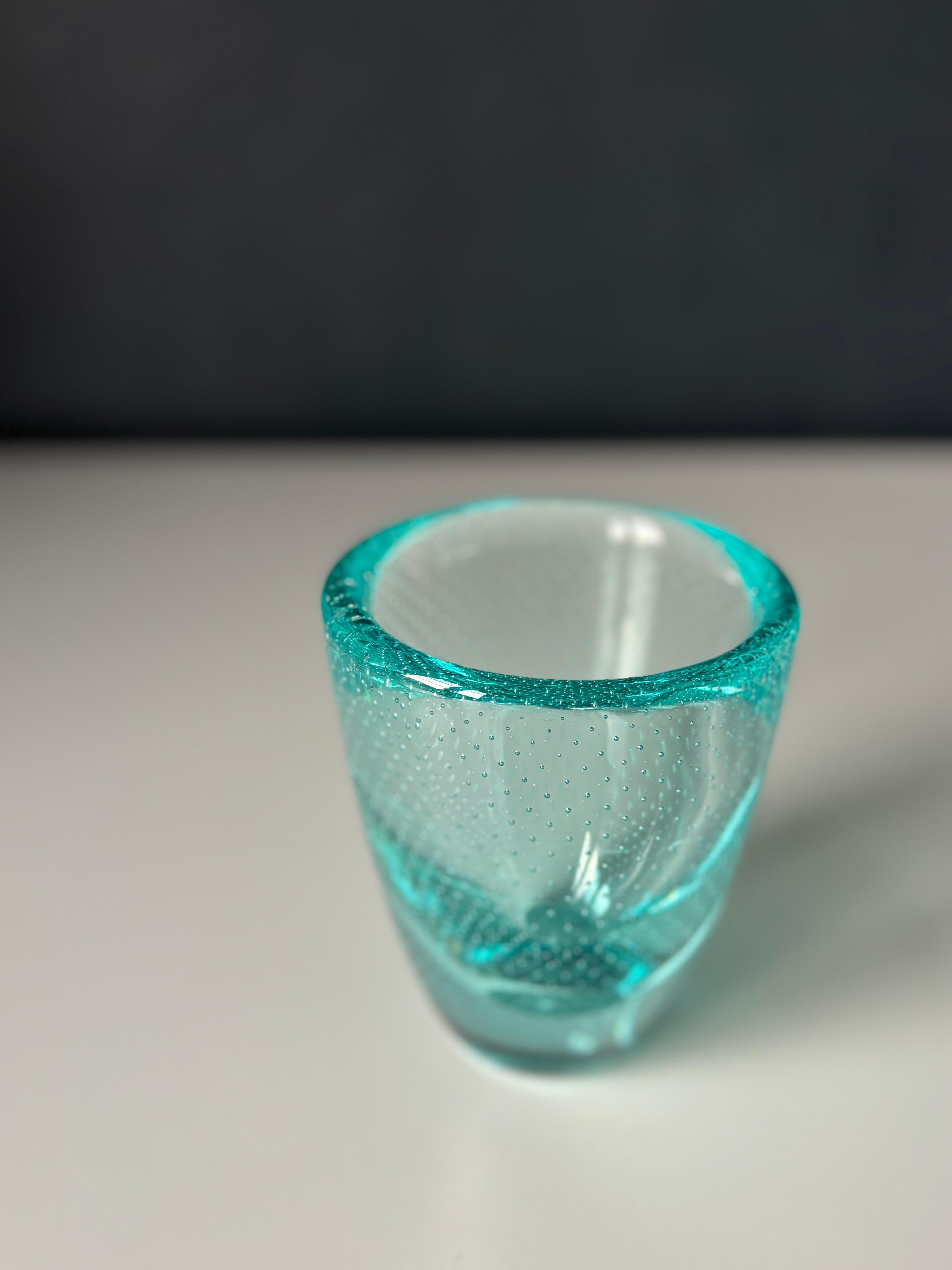 Fait main Vase à bulles en verre d'art suédois, années 1950 en vente