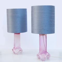 Lila Tischlampe aus schwedischem Kunstglas von Studio Ahus Zweierpack