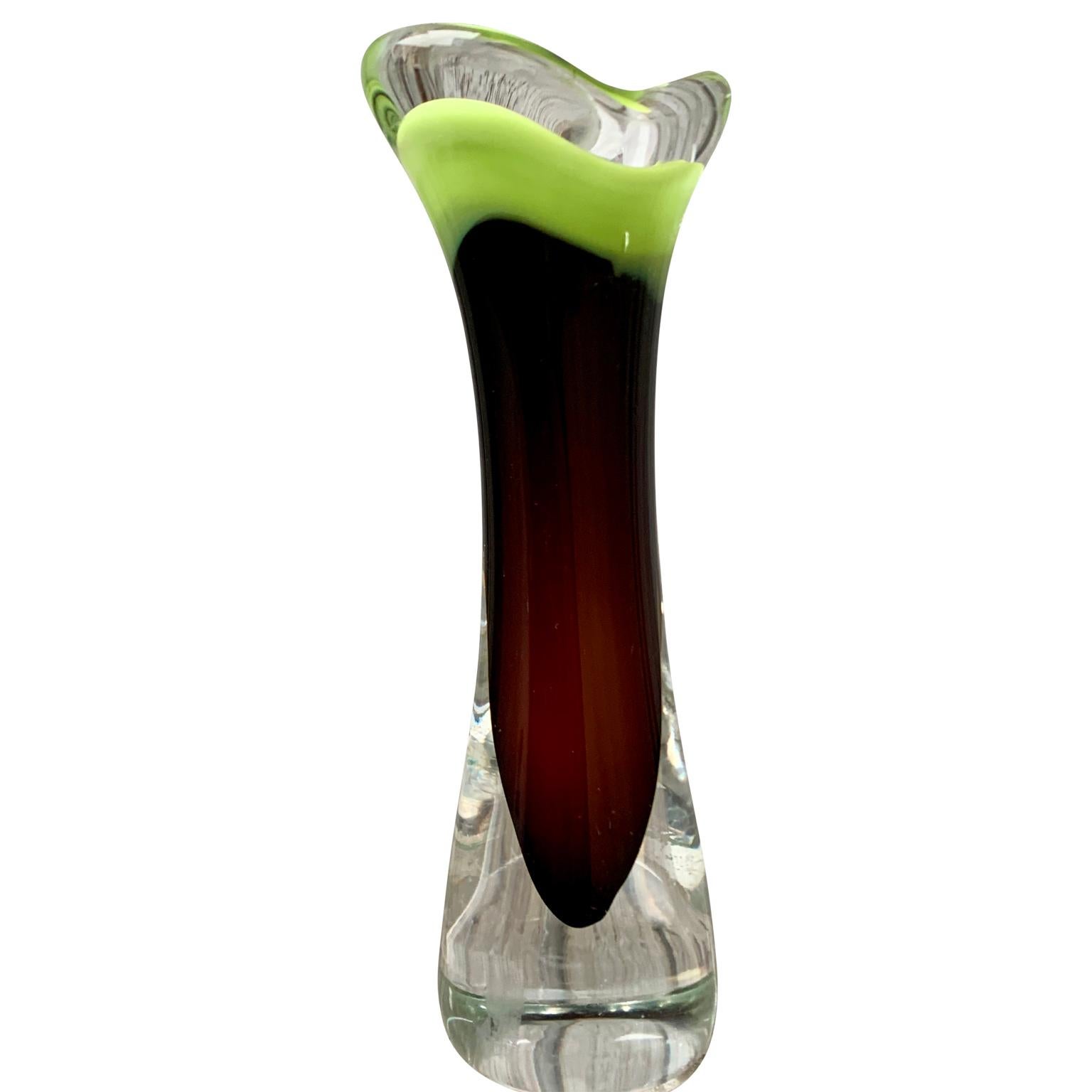 Fatto a mano Vaso Swedish art glass di Paul Kedelv per Flygsfors, metà del secolo scorso in vendita