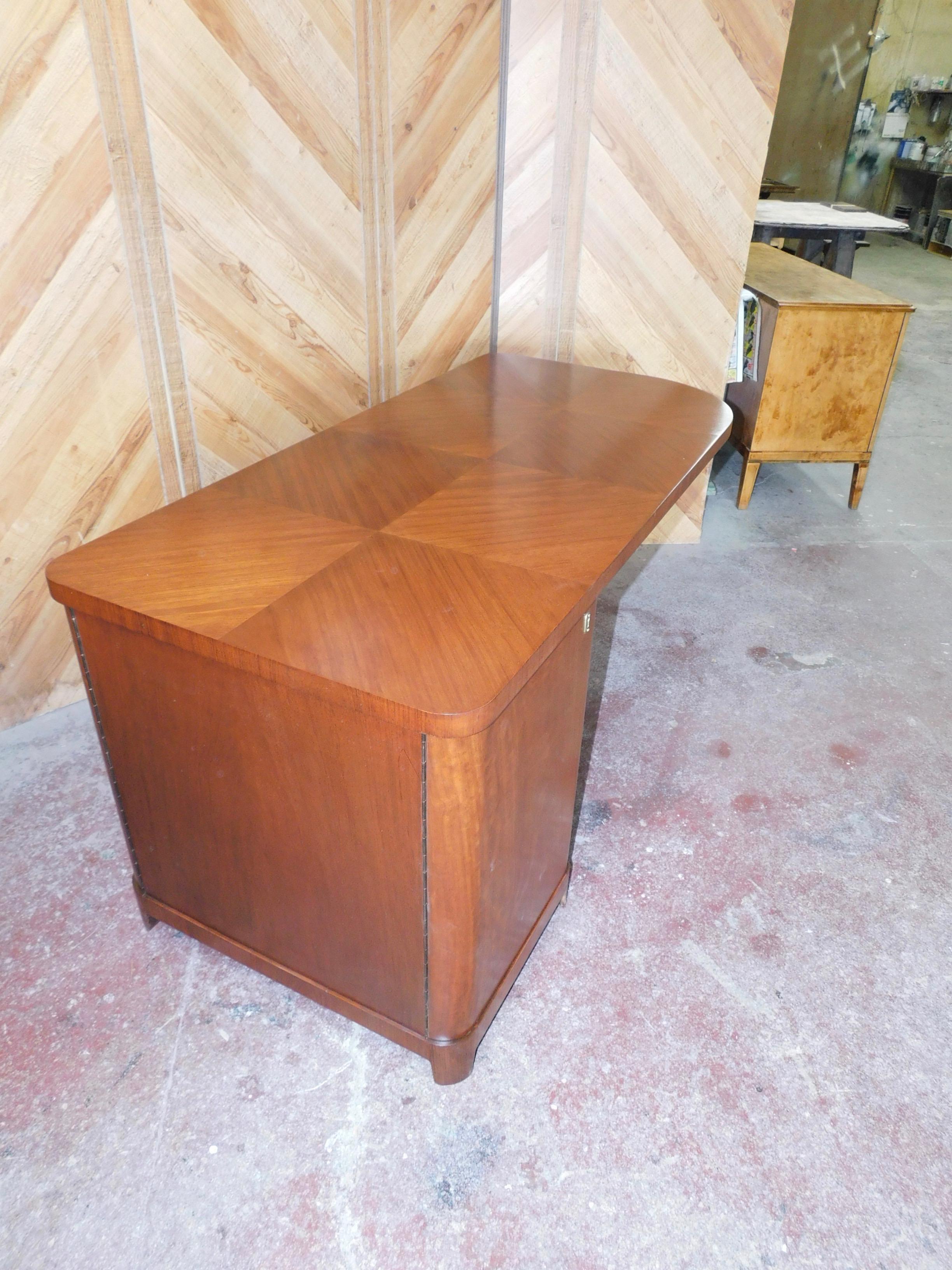 Swedish Art Moderne Desk in Flame Mahogany with Built-In Bookcase, circa 1940 For Sale 4