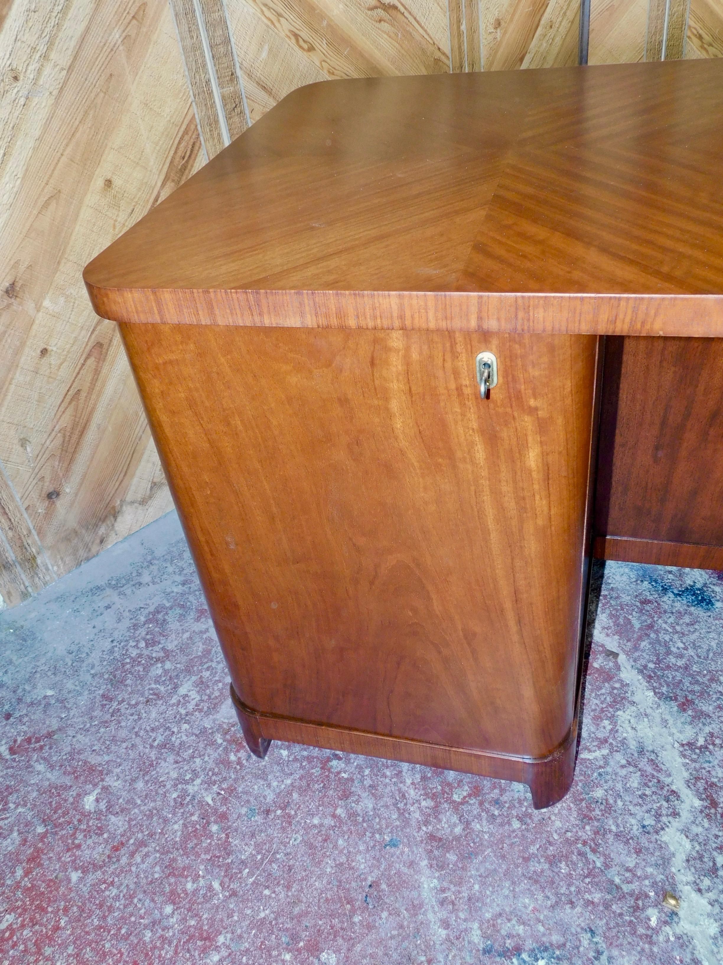Swedish Art Moderne Desk in Flame Mahogany with Built-In Bookcase, circa 1940 For Sale 8
