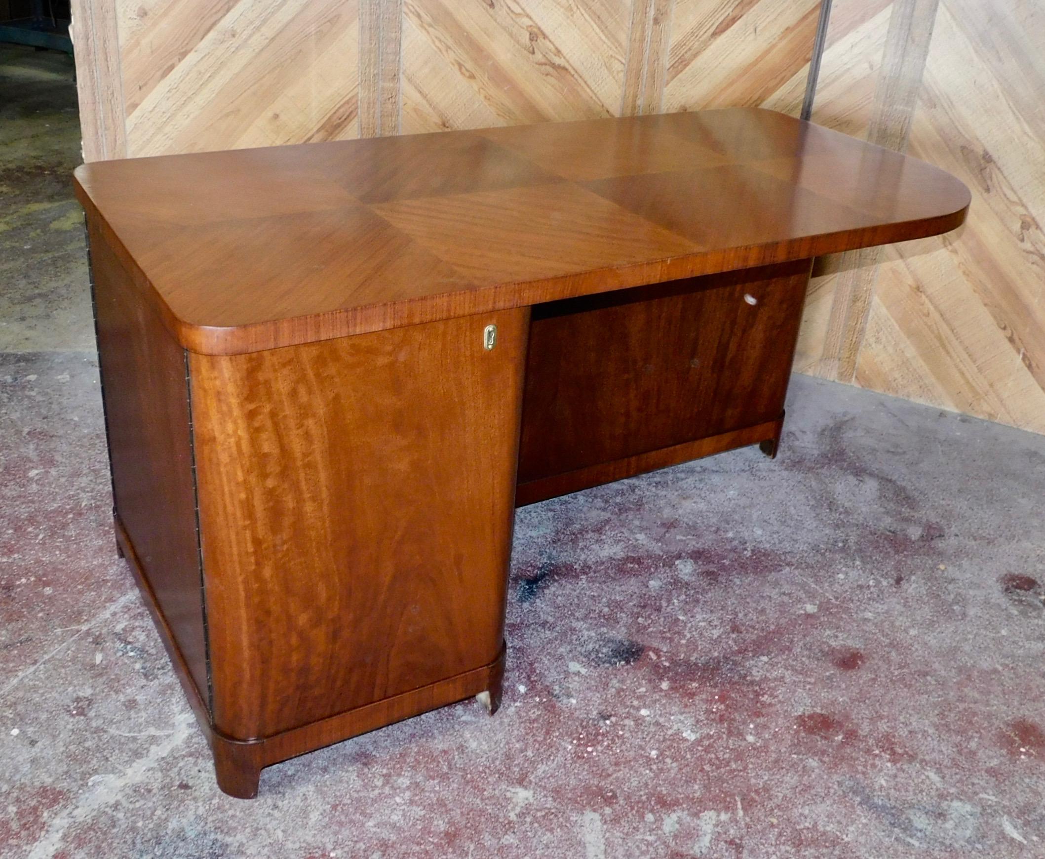 Swedish Art Moderne Desk in Flame Mahogany with Built-In Bookcase, circa 1940 In Good Condition For Sale In Richmond, VA
