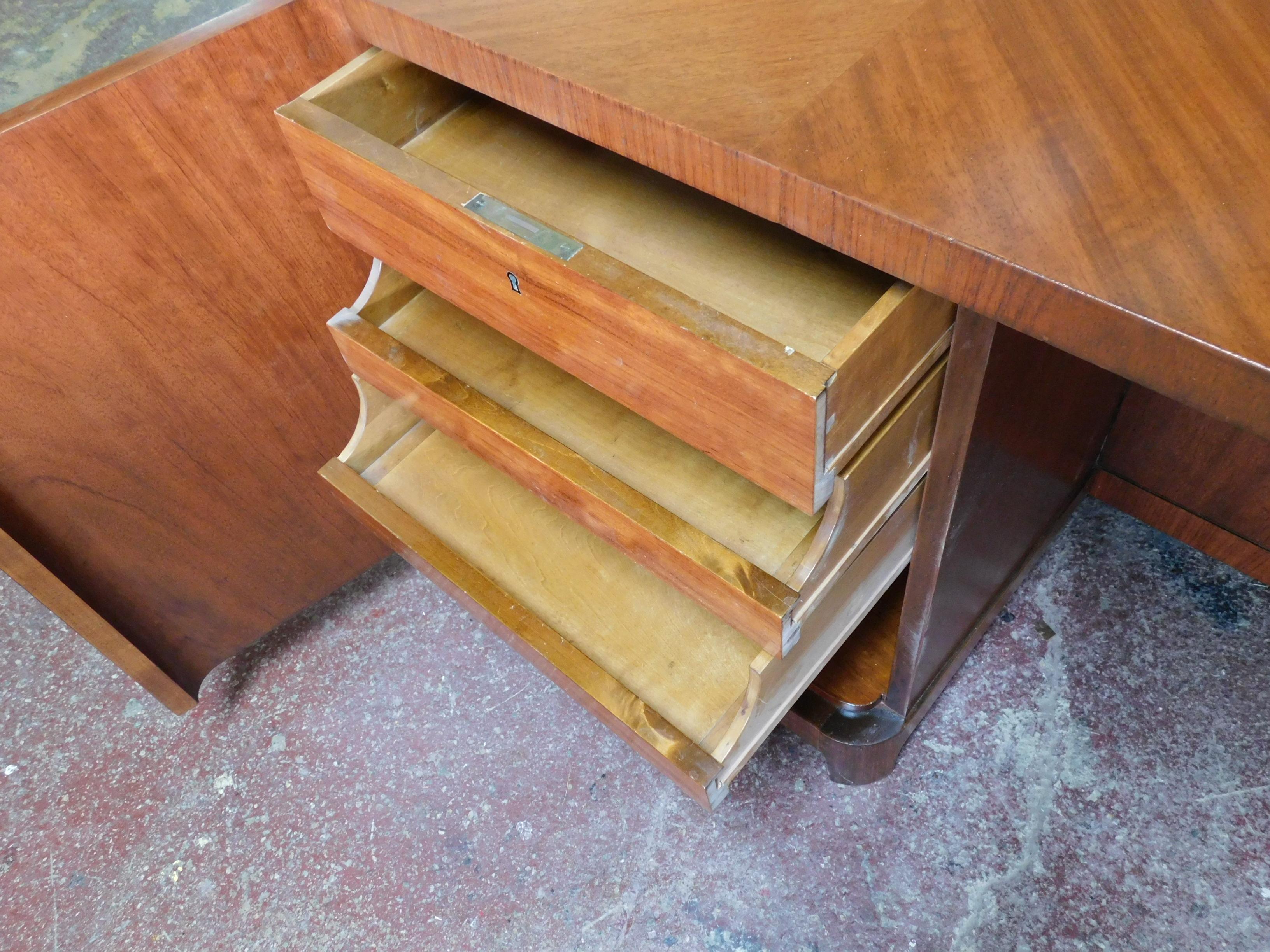 Swedish Art Moderne Desk in Flame Mahogany with Built-In Bookcase, circa 1940 For Sale 1