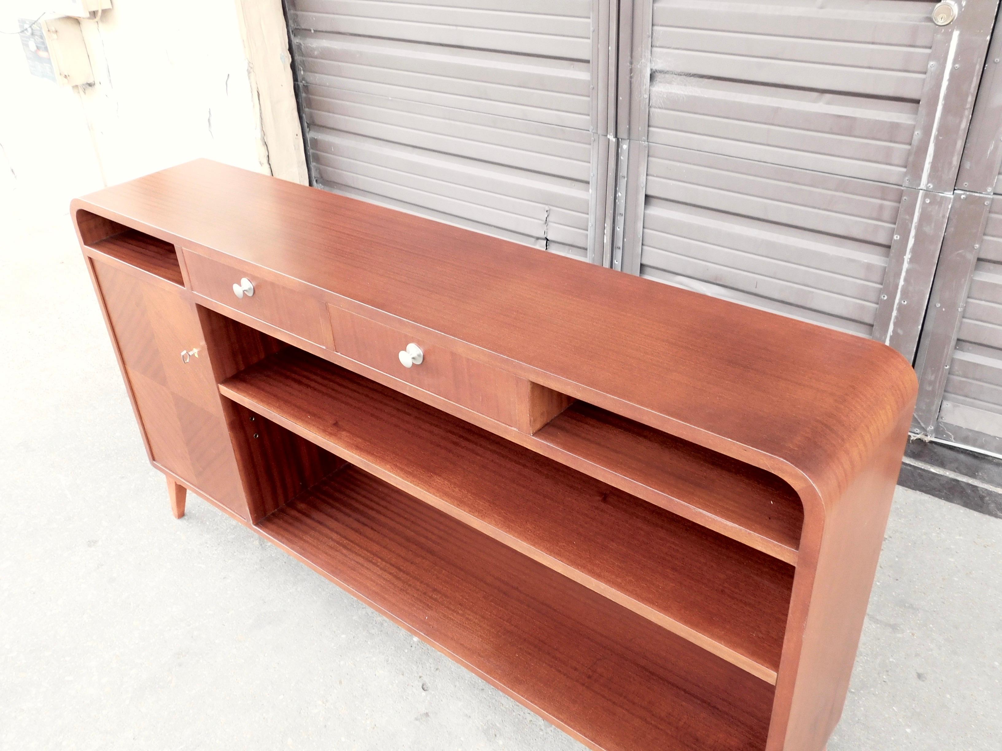 Swedish Art Modern Bookcase in Book Matched Mahogany, circa 1940 For Sale 5