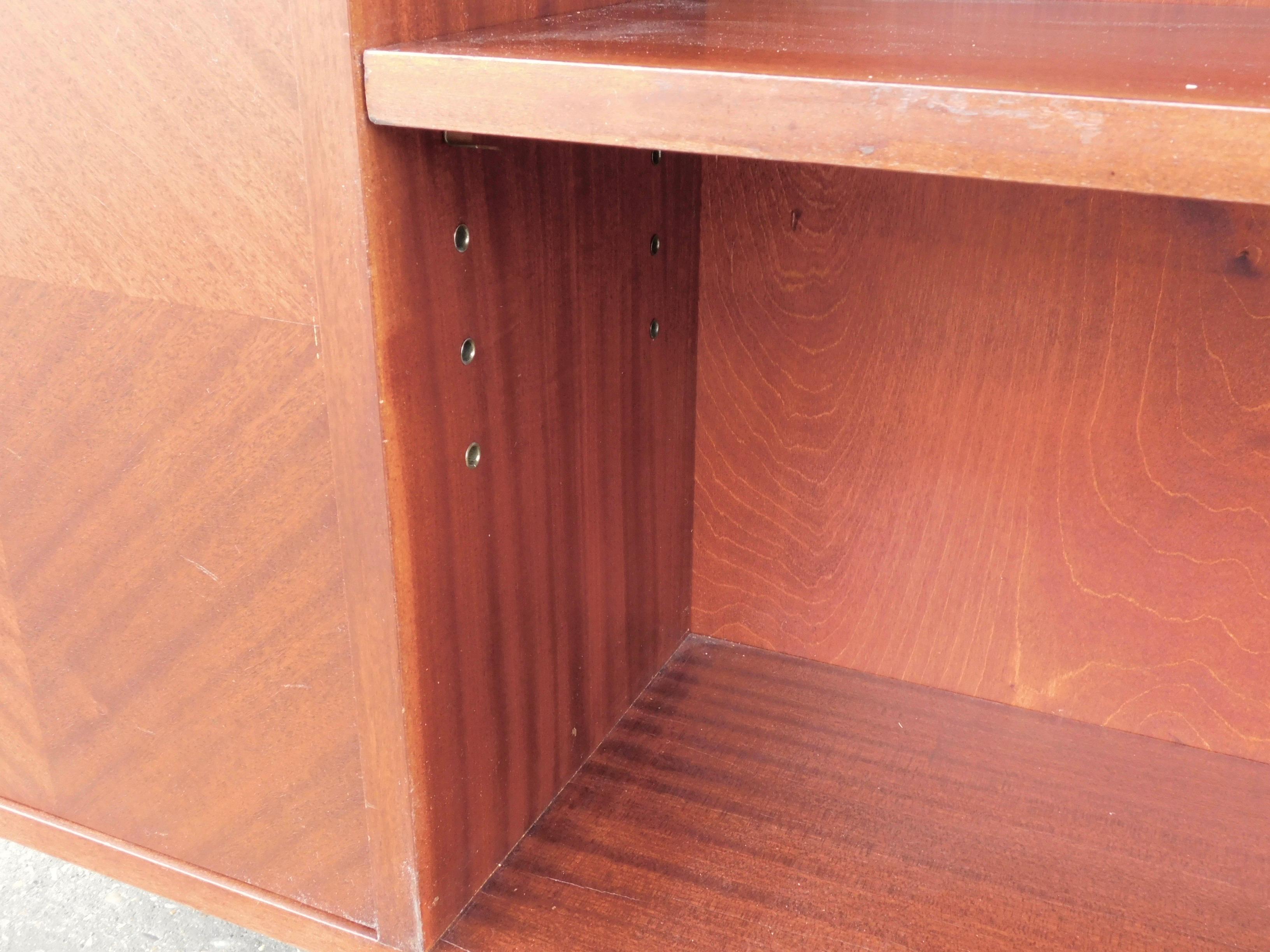 Swedish Art Modern Bookcase in Book Matched Mahogany, circa 1940 For Sale 6