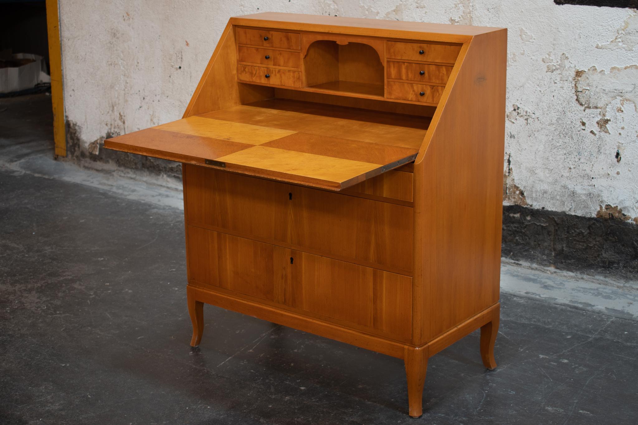 Swedish Art Moderne Golden Elm Drop-Leaf Secretaire Writing Desk In Good Condition In Atlanta, GA