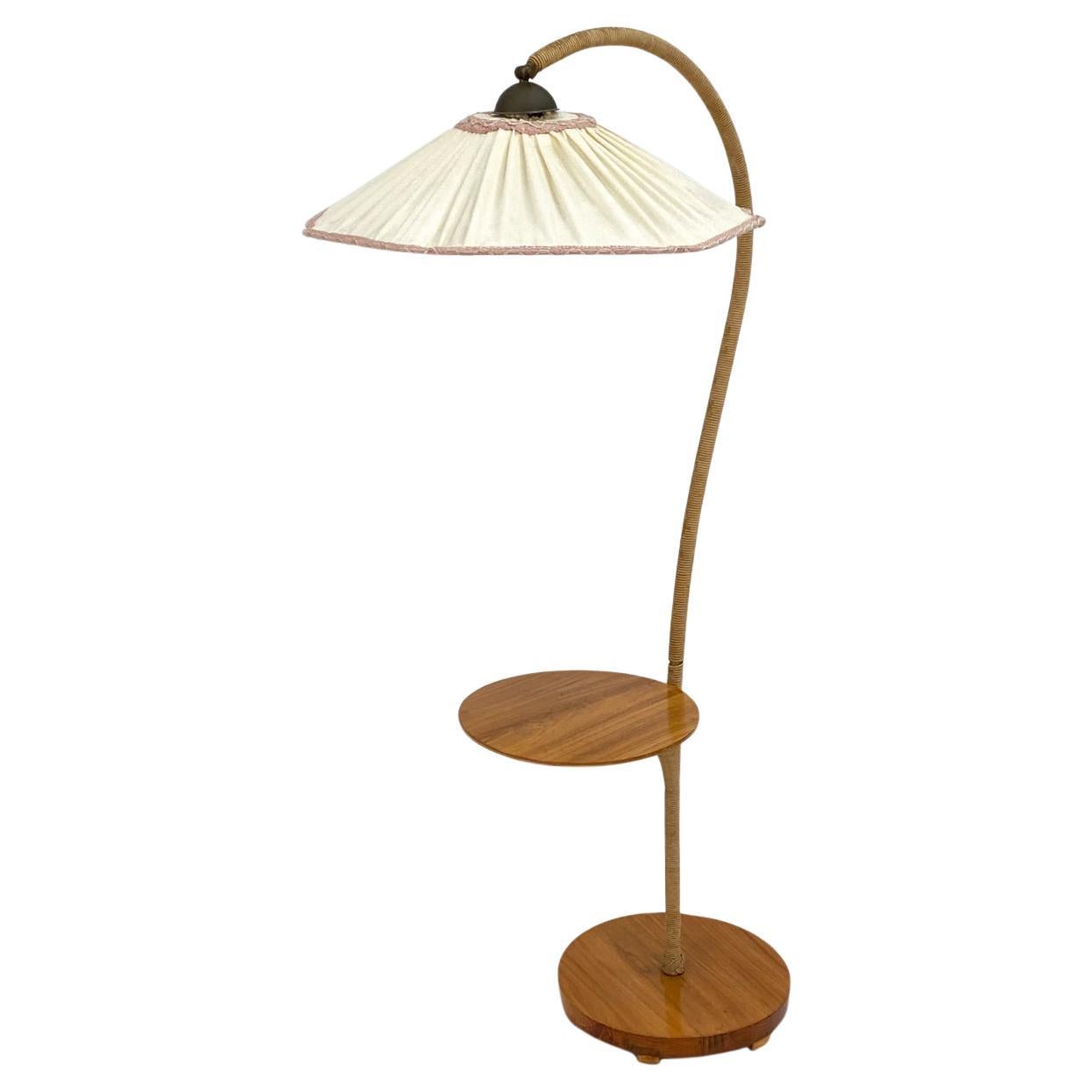 Lampada da terra svedese Art Nouveau a collo d'oca in noce con tavolo in vendita