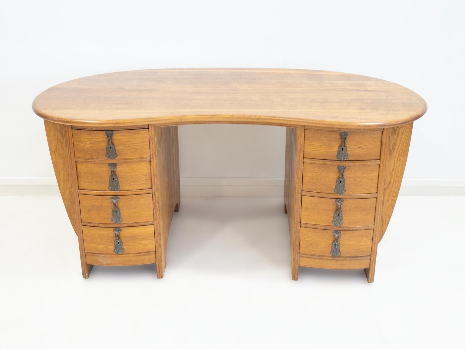 Swedish Art Nouveau Style Oak Writing Desk In Good Condition For Sale In Madrid, ES