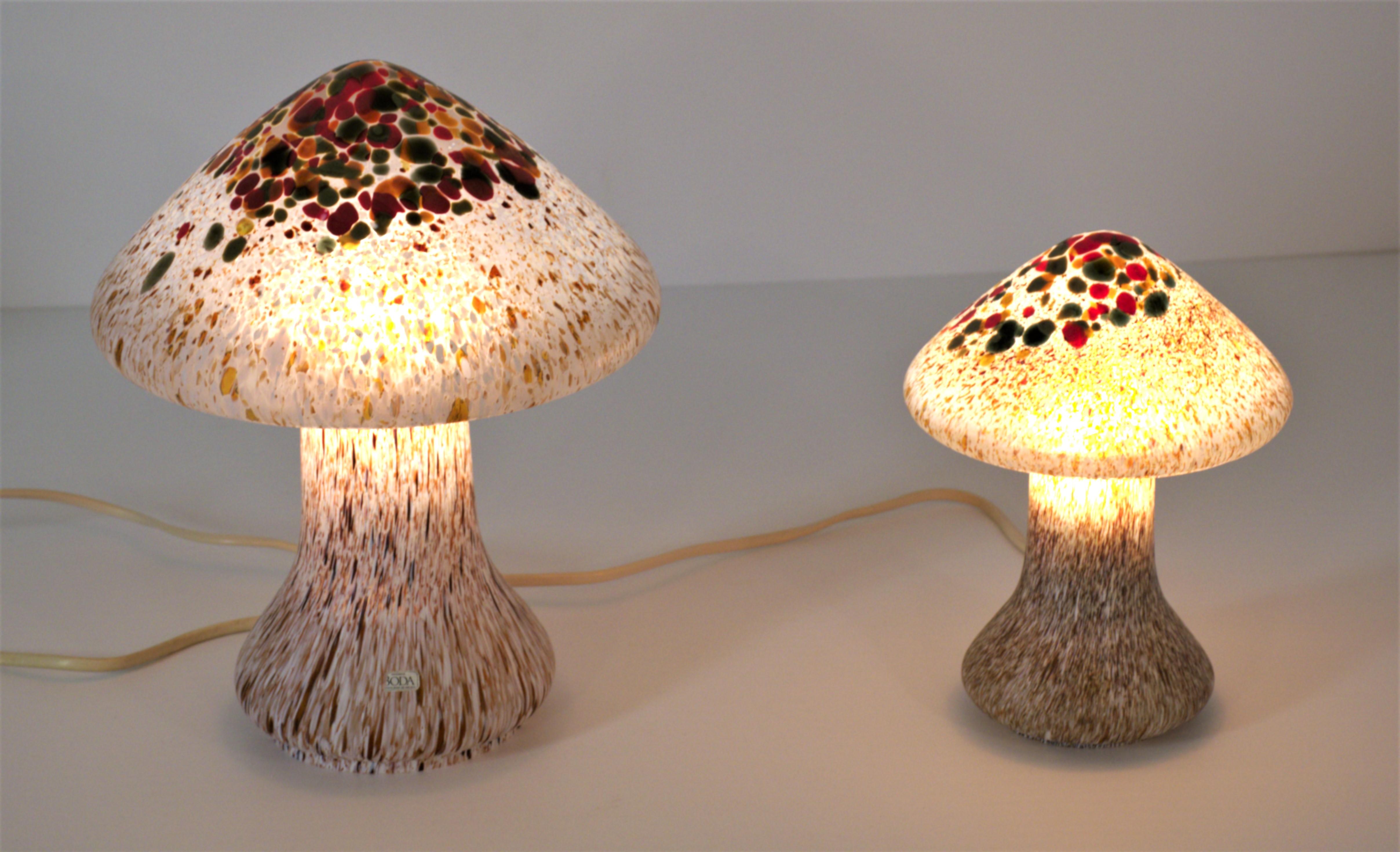 Schwedische Kunstglastischlampen in Pilzform von Monica Backström für Kosta Boda (Glaskunst) im Angebot