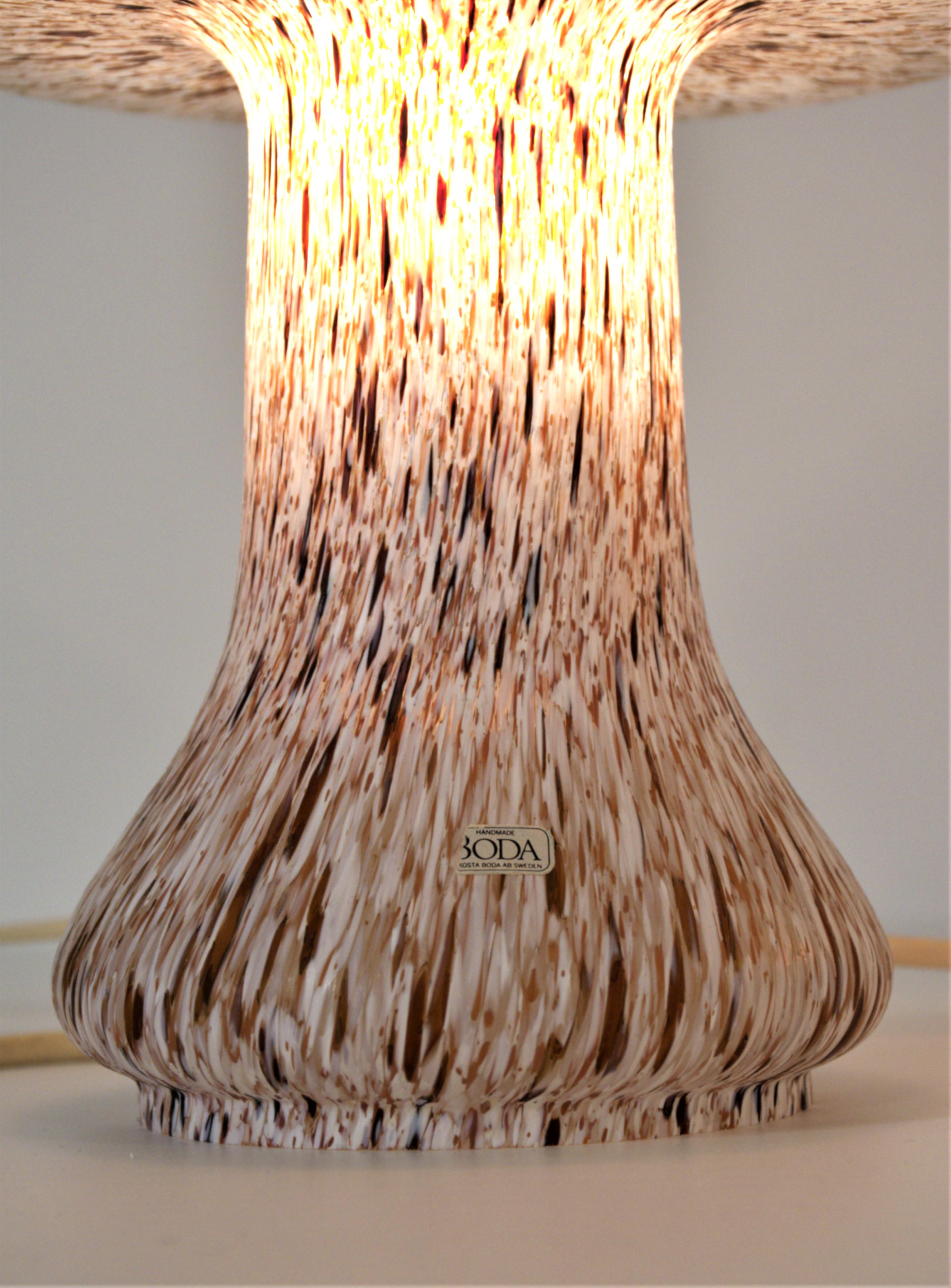 Schwedische Kunstglastischlampen in Pilzform von Monica Backström für Kosta Boda im Angebot 2