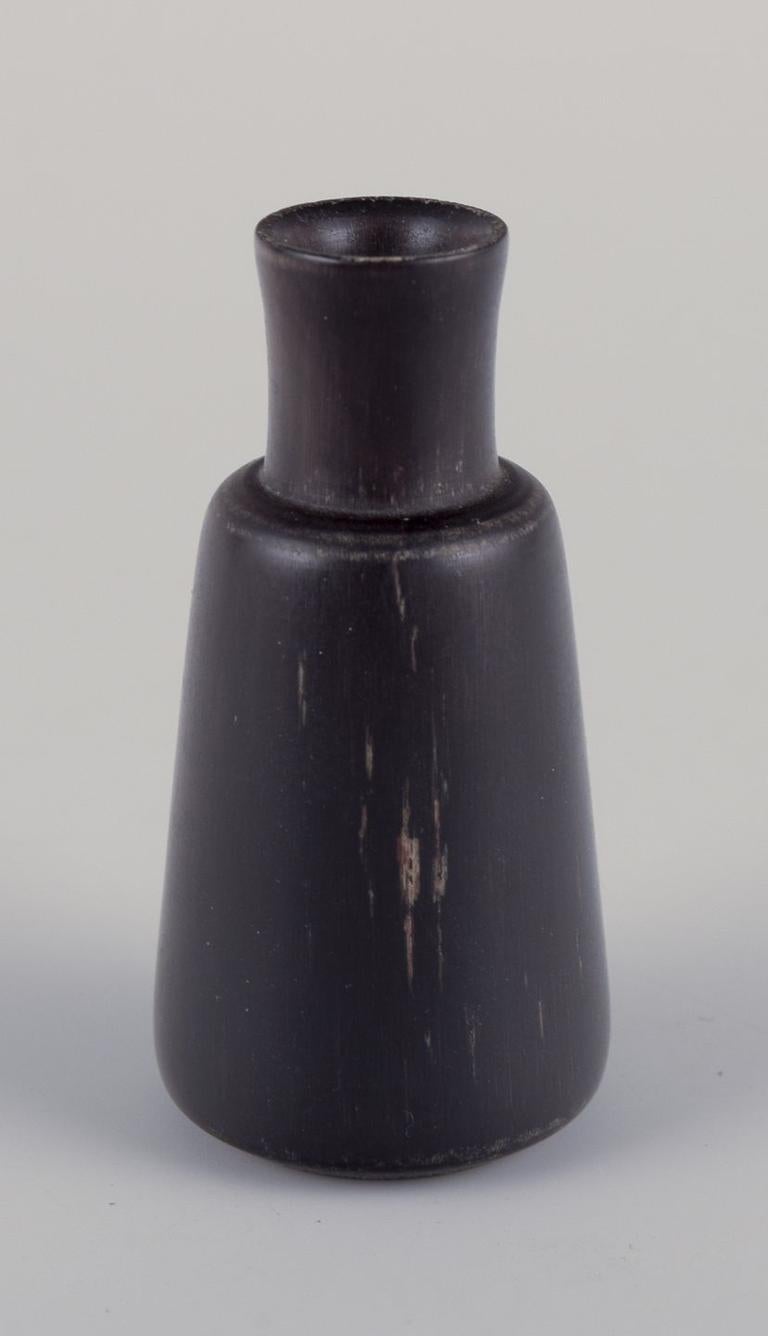 Pre-owned goods are exempt from import duties for U.S. customers. 
Therefore, no import tariffs will be applicable to your purchase.

Swedish artist.
Three miniature vases carved from moose bone.
Unique pieces.
1970s/80s.
Signed CO.
Dimensions: H
