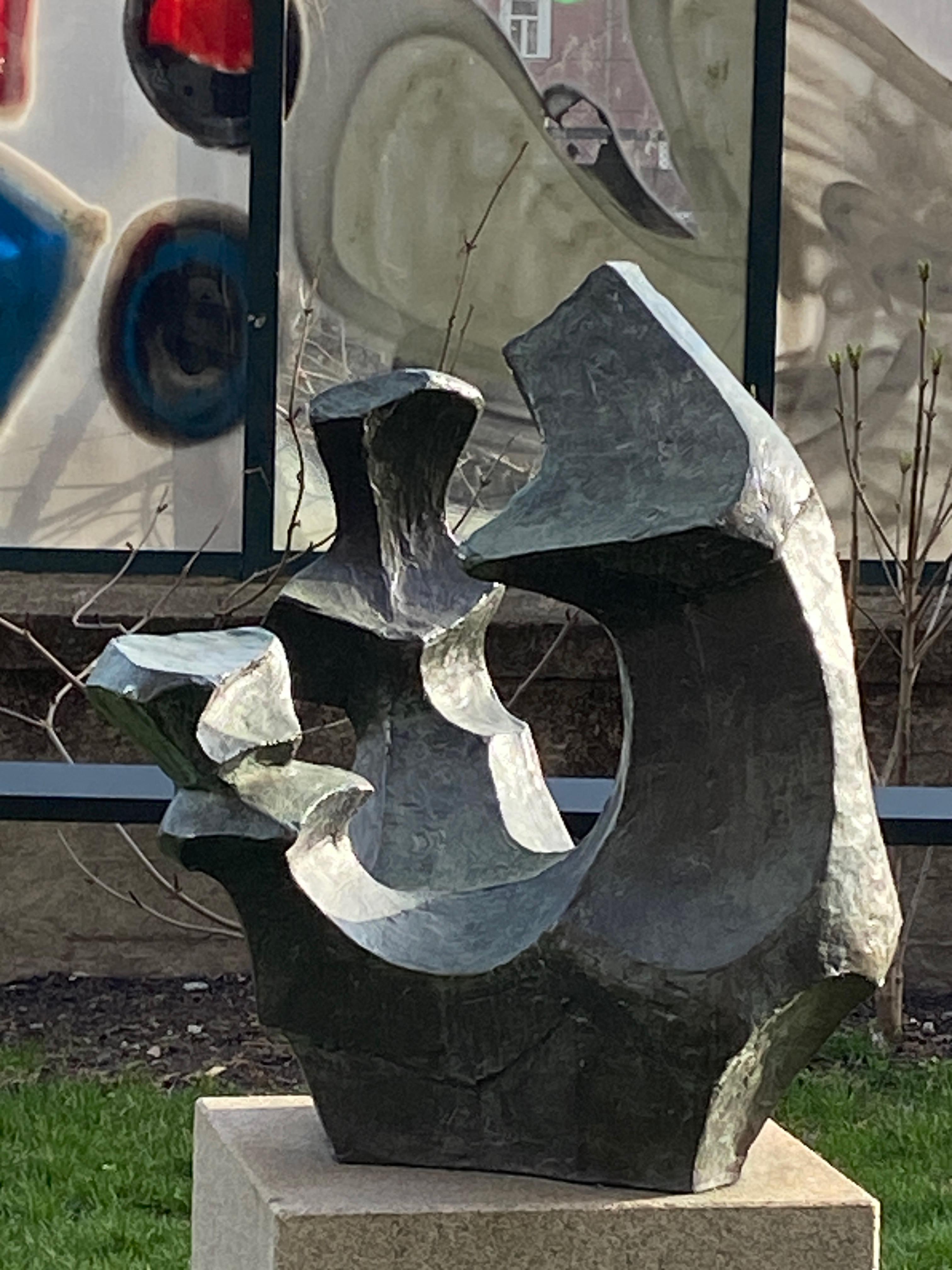 Bronze La audacieuse sculpture suédoise en bronze de l'artiste suédoise Wiwe Larsson de style brutaliste en vente