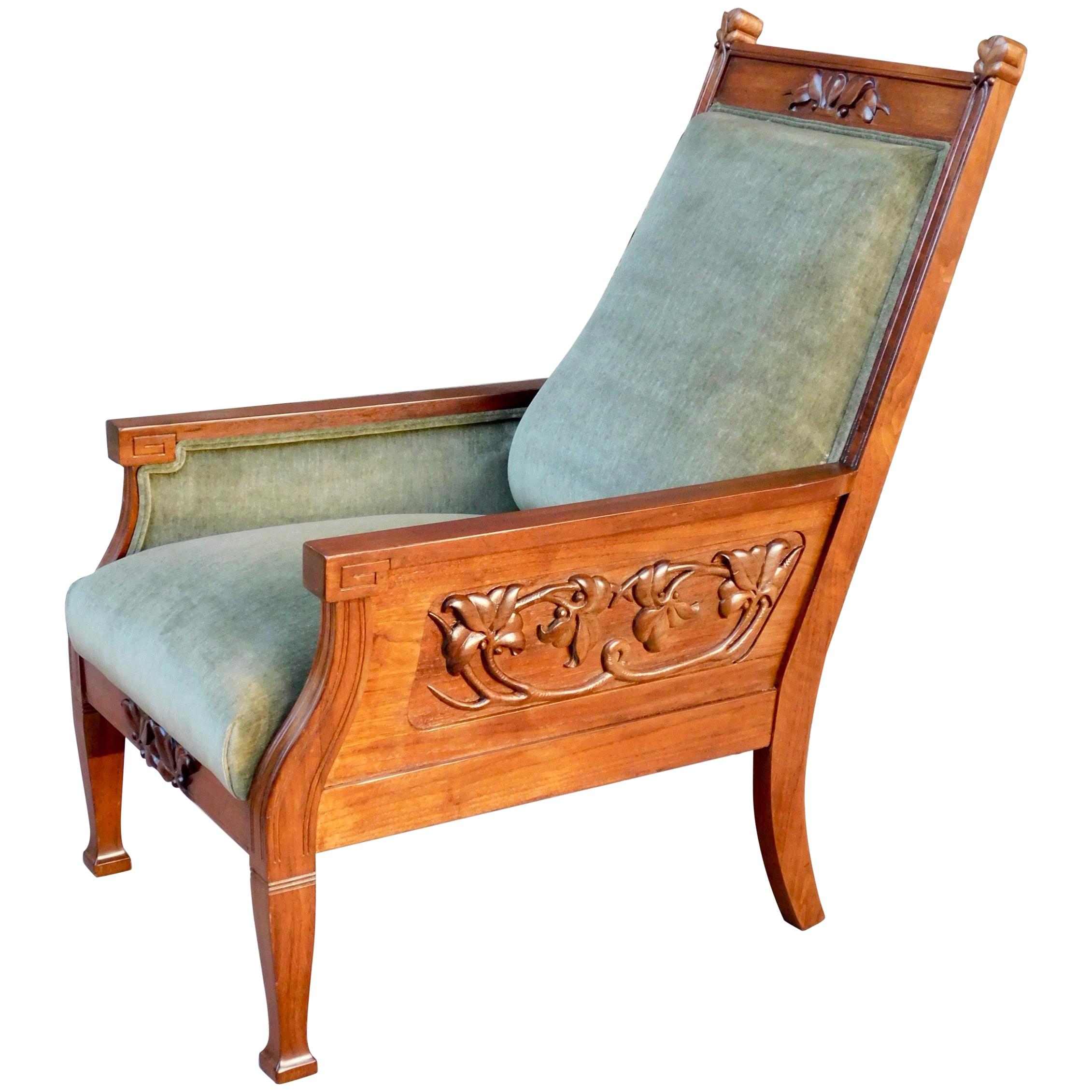 Swedish Arts & Crafts Paneled Chair with Carved Flora Motifs, circa 1900 im Angebot