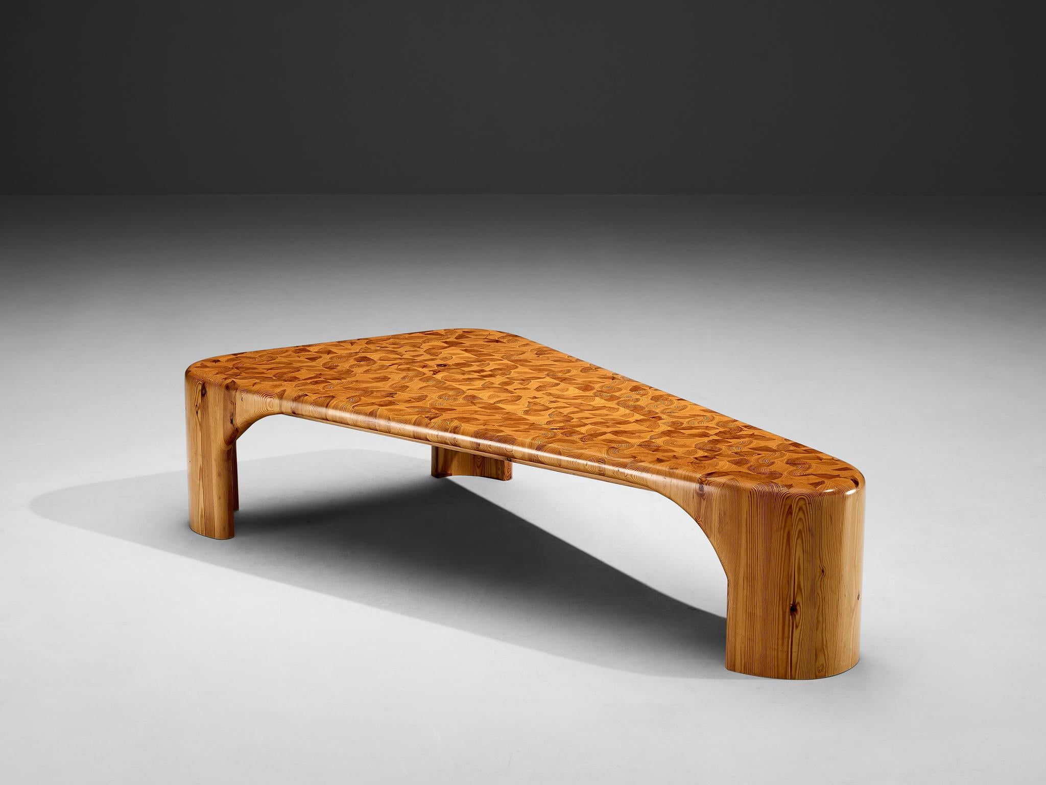 Coffee table, pine, Sweden, 1960s/1970s

This asymmetrical coffee table stands as a striking testament to Scandinavian craftsmanship and design ingenuity. The table's asymmetrical design adds a dynamic flair to any living space, offering a contrast