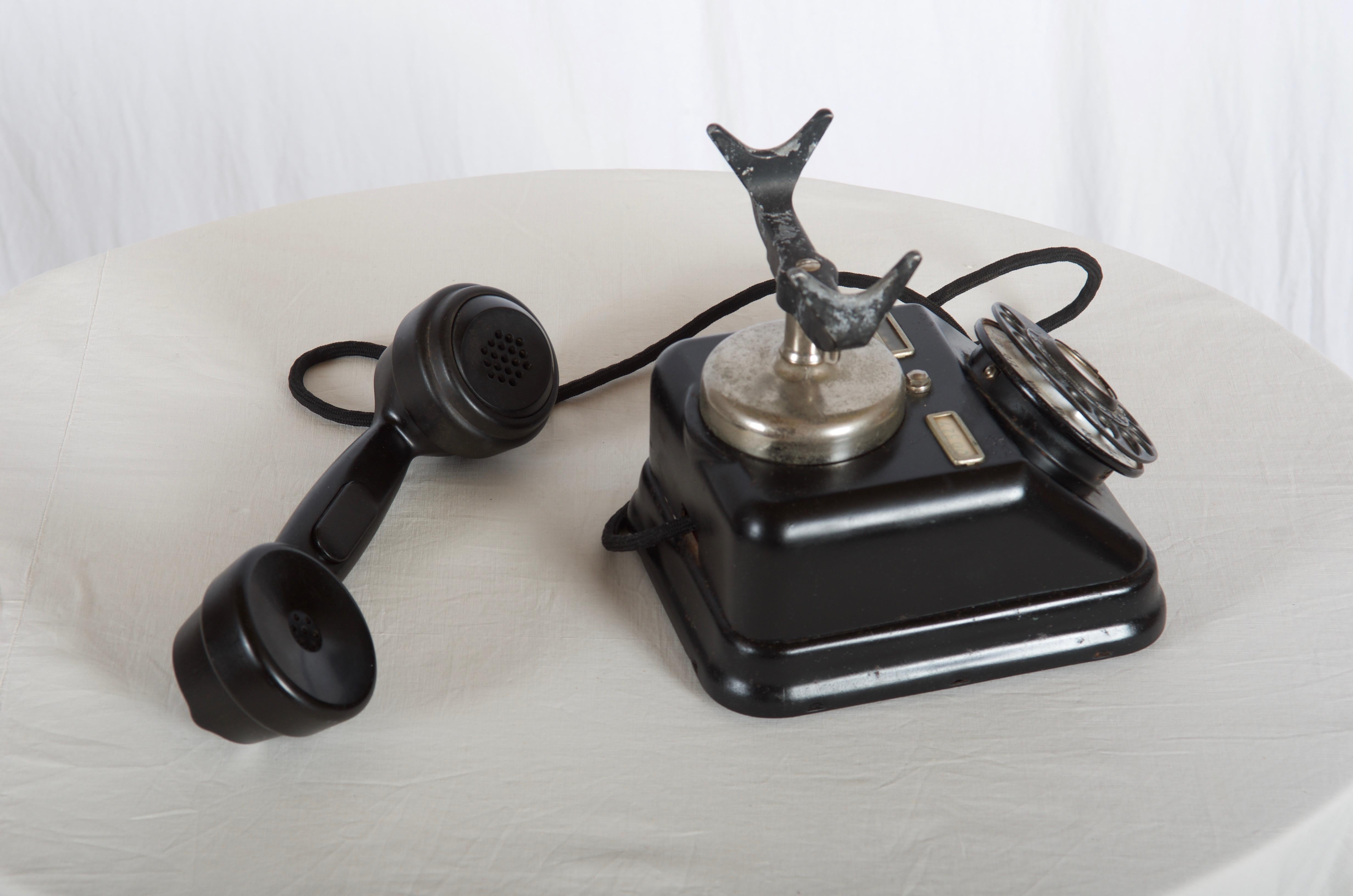 Swedish Bakelite Table Phone In Good Condition For Sale In Vienna, AT
