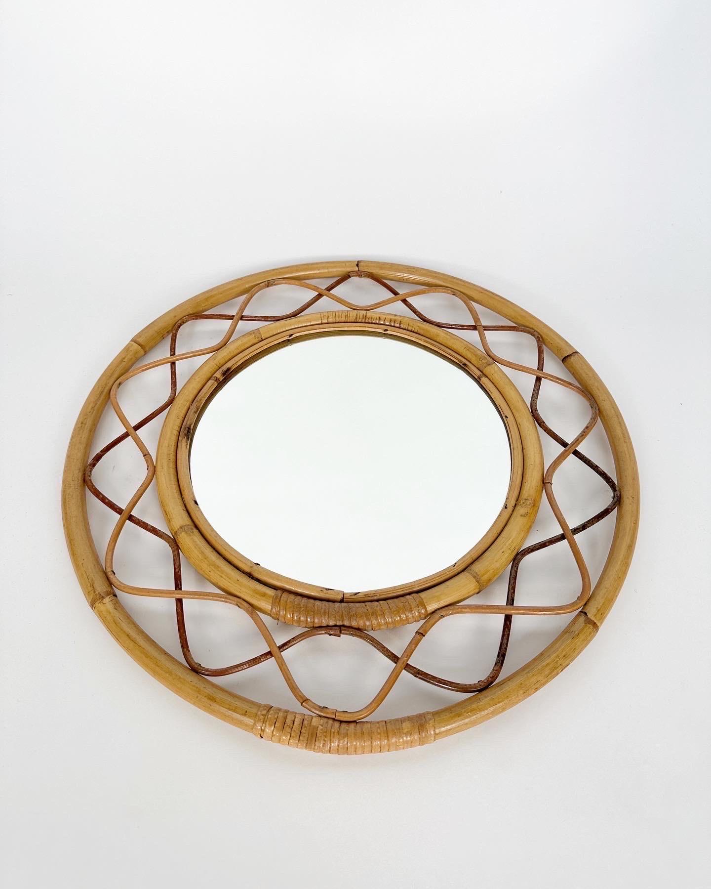 Fait main Miroir suédois en bambou, cadre ornemental, années 1950, dans le style de Josef Frank  en vente