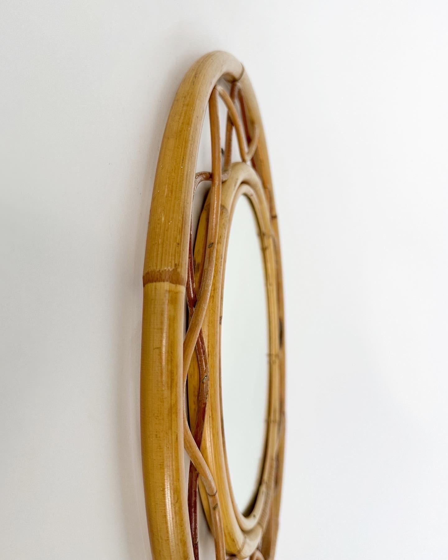 Miroir suédois en bambou, cadre ornemental, années 1950, dans le style de Josef Frank  Bon état - En vente à Basel, BS