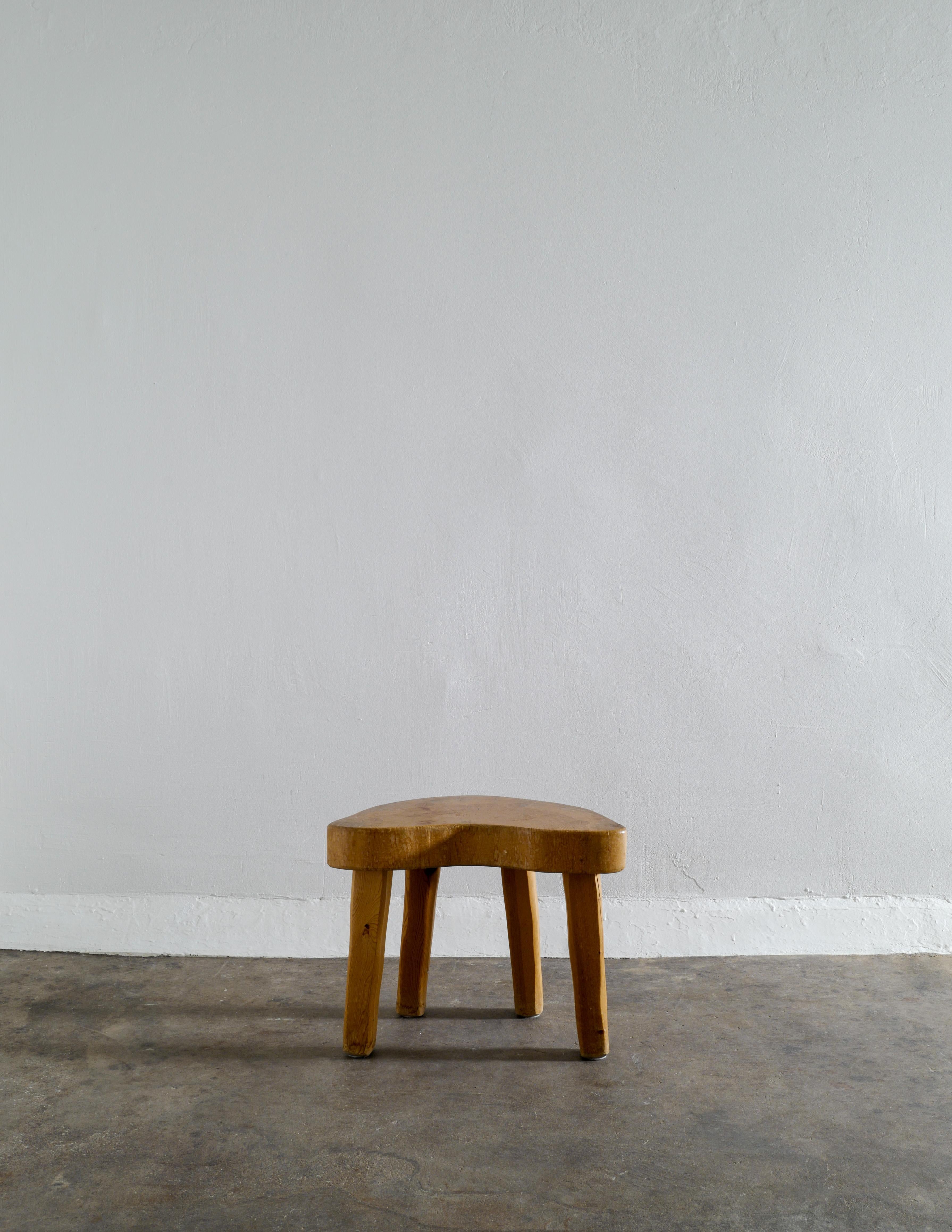 Rare banana stool or side table in pine by unknown designer from the 1940s. In good vintage condition and showing nice patina from age and use.