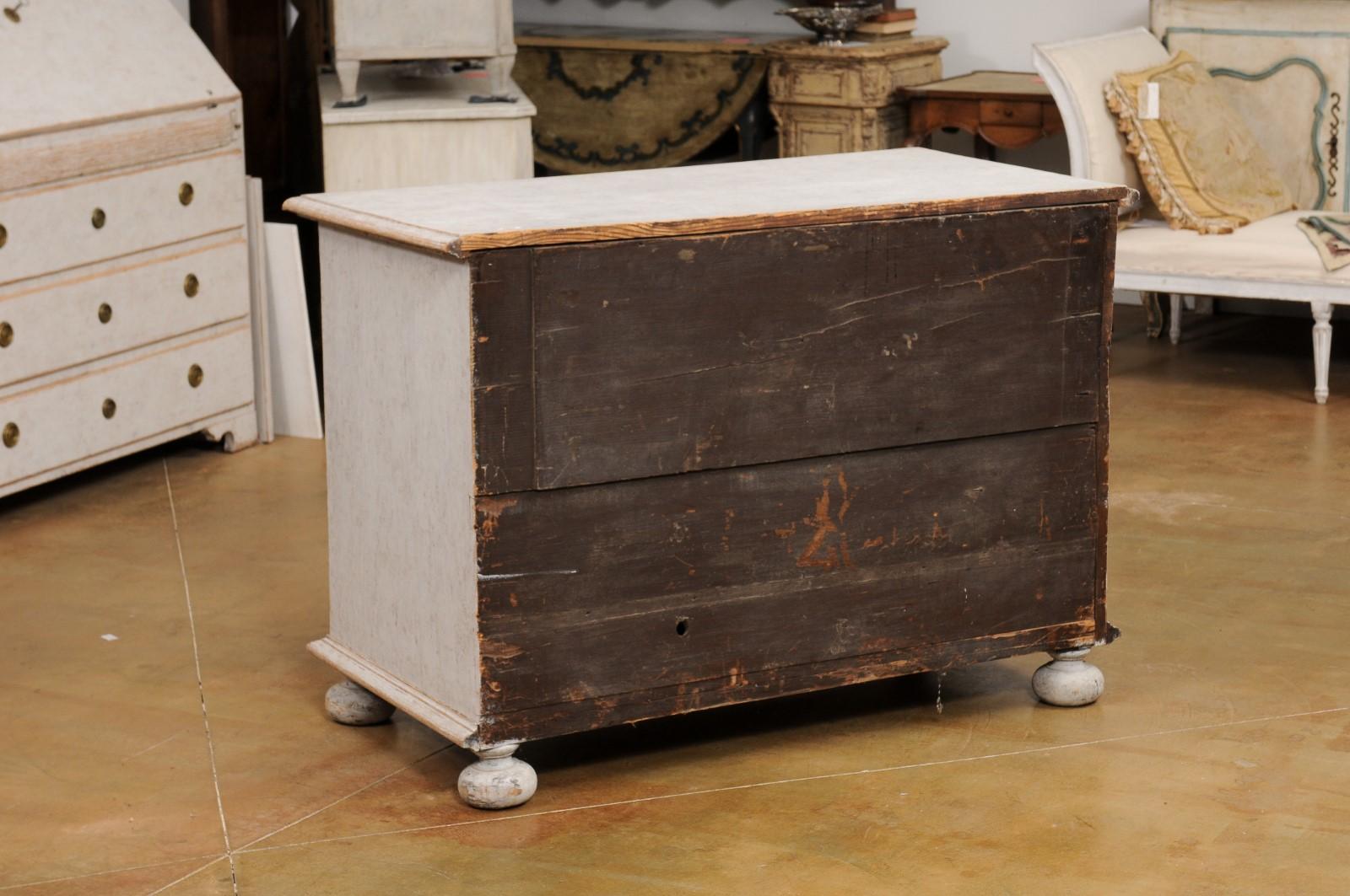Swedish Baroque, 1740s Painted Buffet with Carved Doors and Pullout Drawer For Sale 5