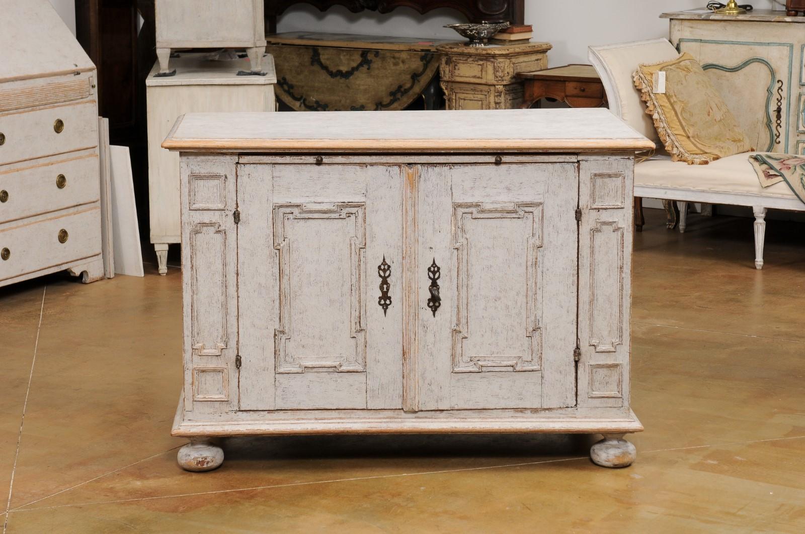Swedish Baroque, 1740s Painted Buffet with Carved Doors and Pullout Drawer For Sale 8
